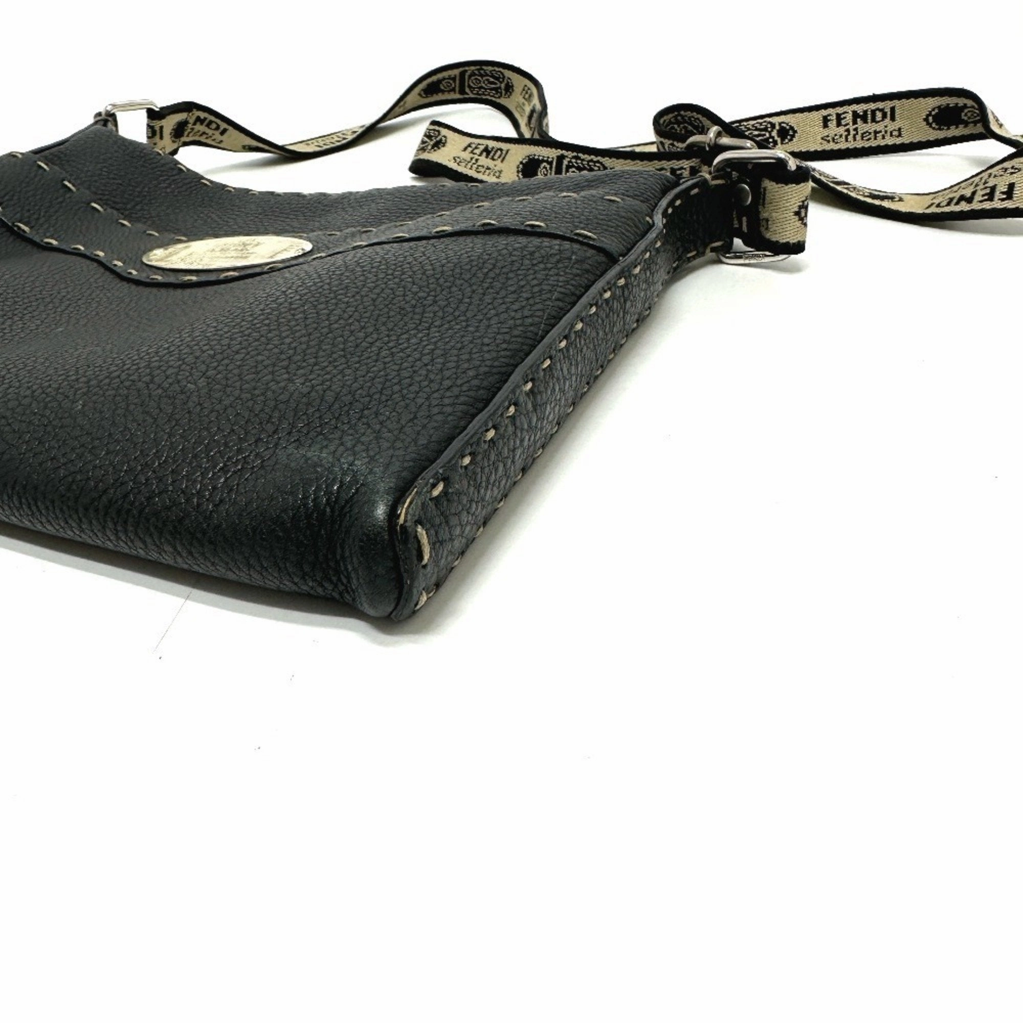 Fendi Leather Shoulder Bag (Pre-Owned)