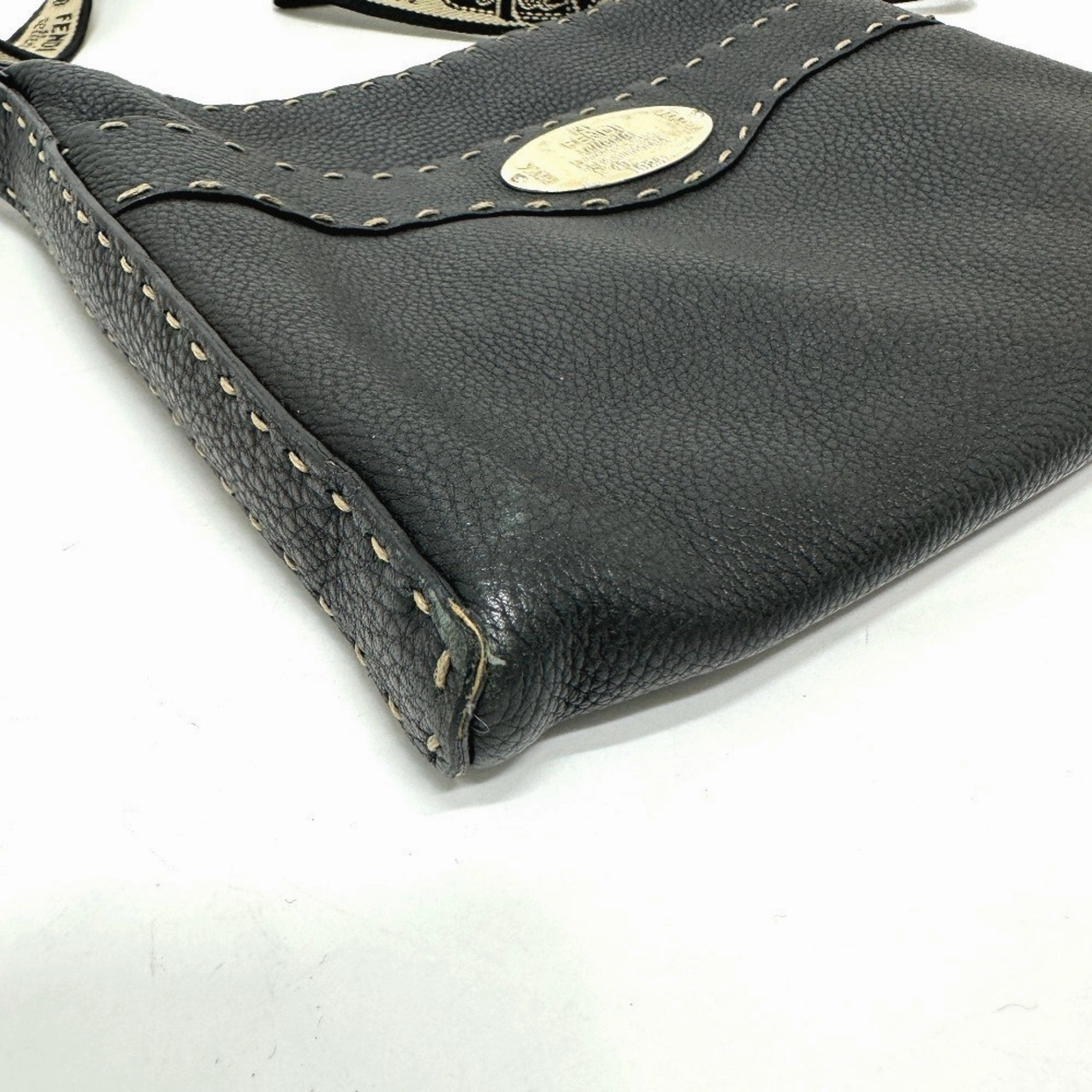 Fendi Leather Shoulder Bag (Pre-Owned)