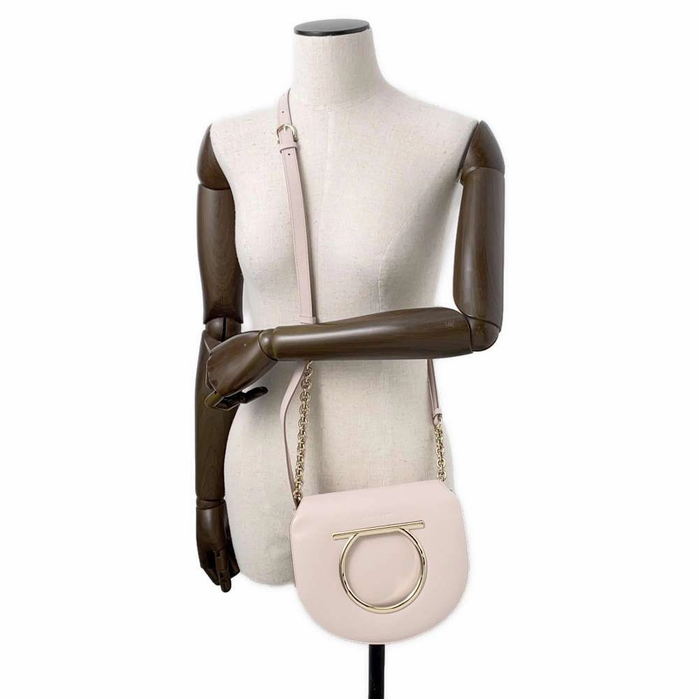 Ferragamo Gancini ChainShoulder Bag Light PinkAU 21 G998 Leather