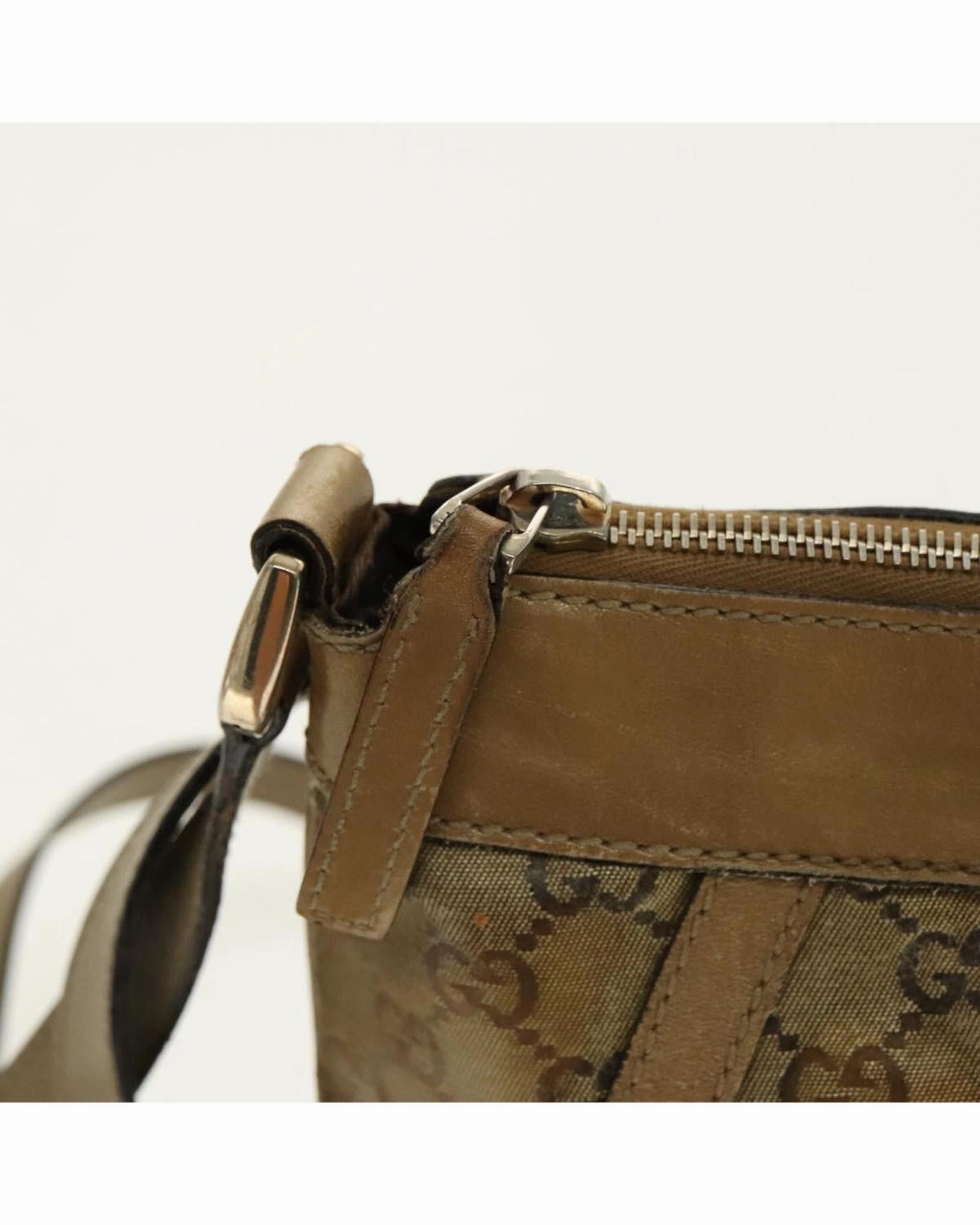 GG Canvas Shoulder Bag