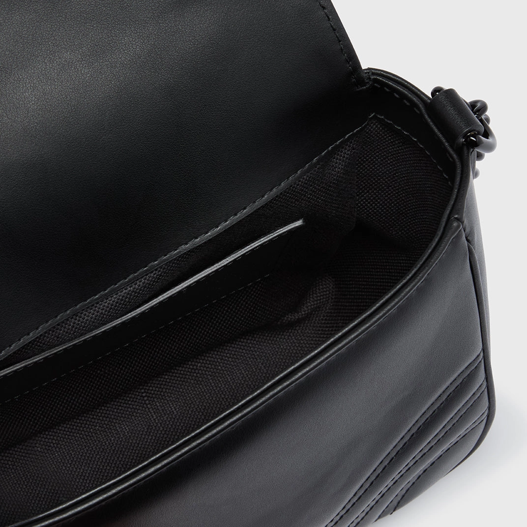 GG Marmont Matelass Mini Shoulder Bag in Black