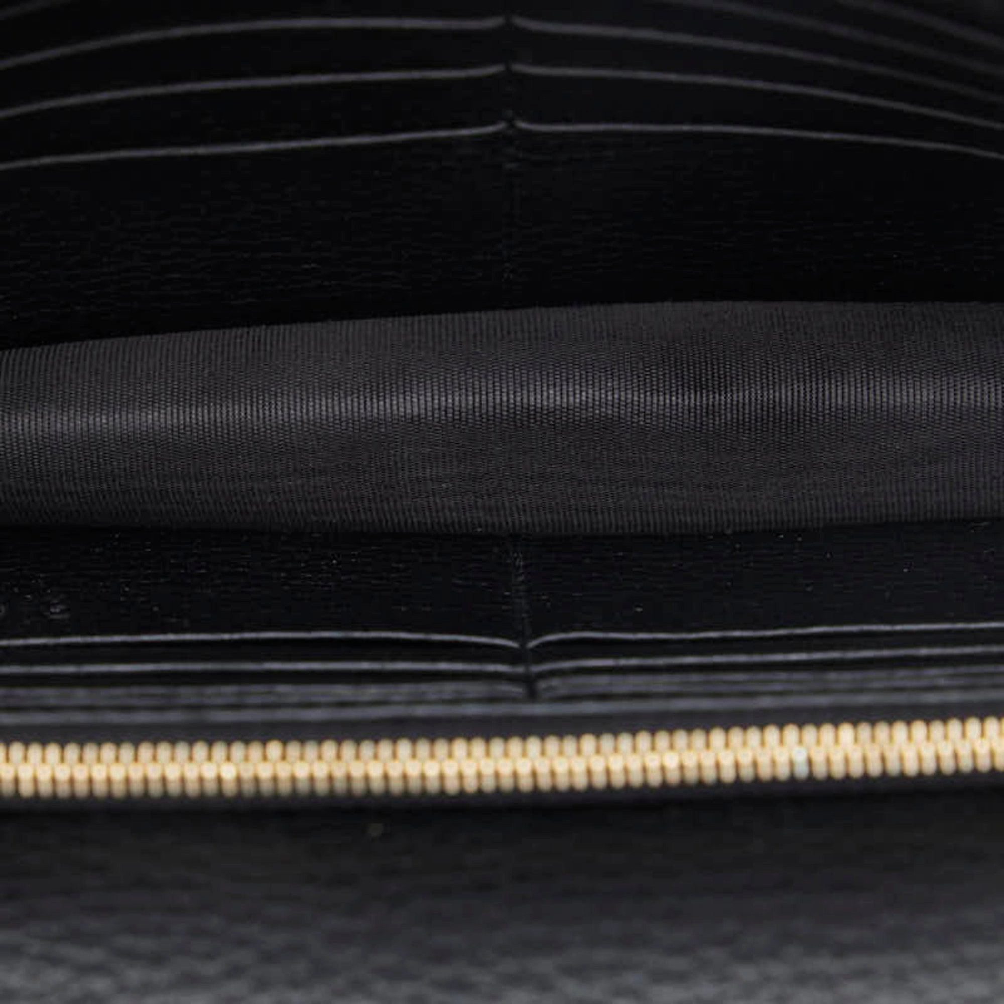 Gucci --  Leather Shoulder Bag ()