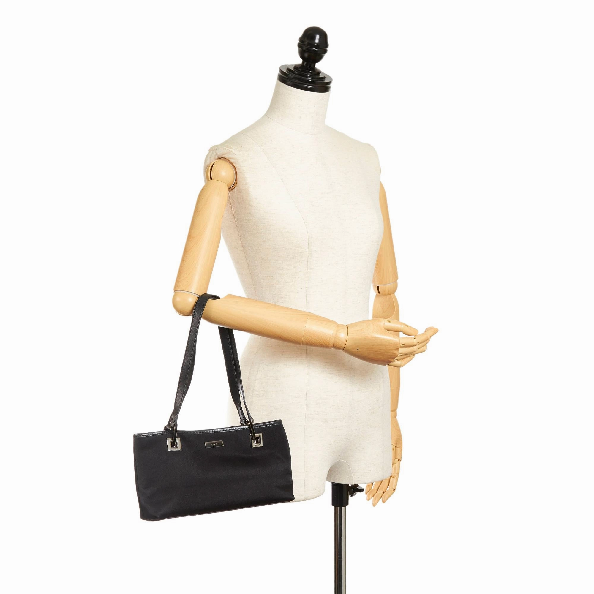 Gucci Canvas Shoulder Bag (SHG-33495)