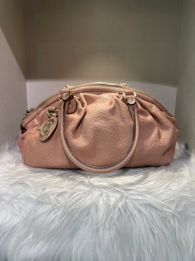 GUCCI D-Ring Shoulder Bag in Pink Leather