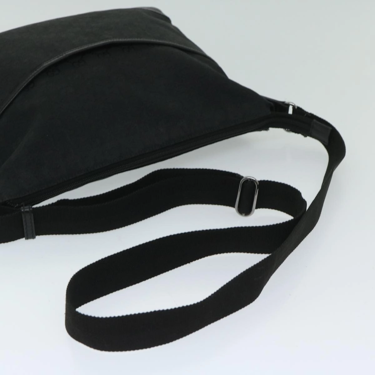 Gucci Gg Canvas  Canvas Shoulder Bag ()