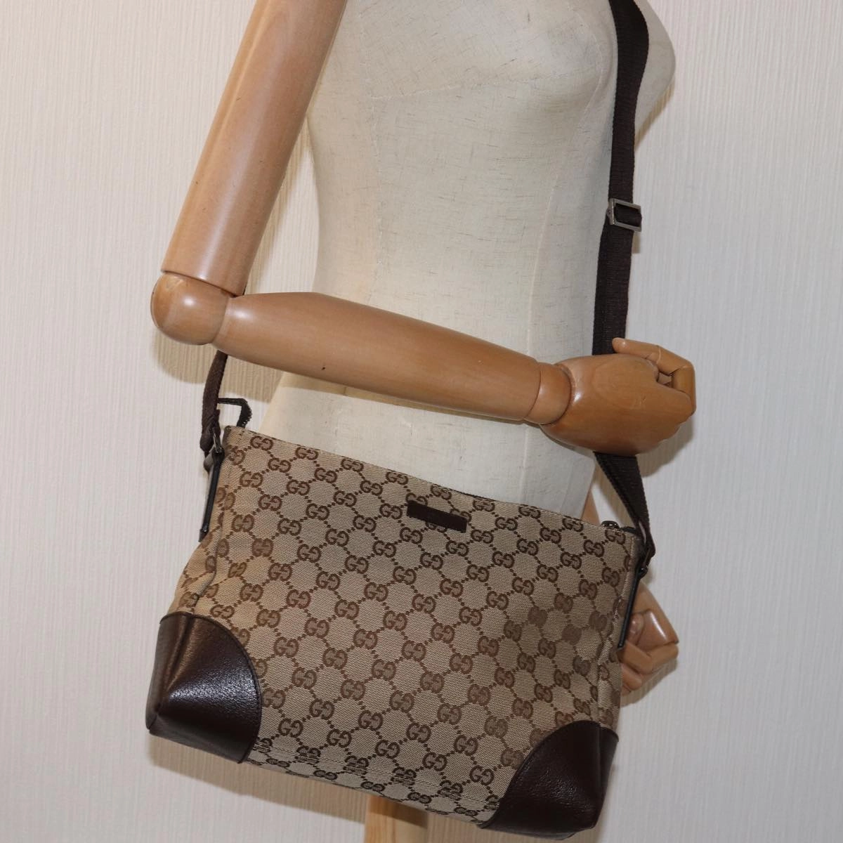 GUCCI GG Canvas Shoulder Bag Beige 114273  tb1081