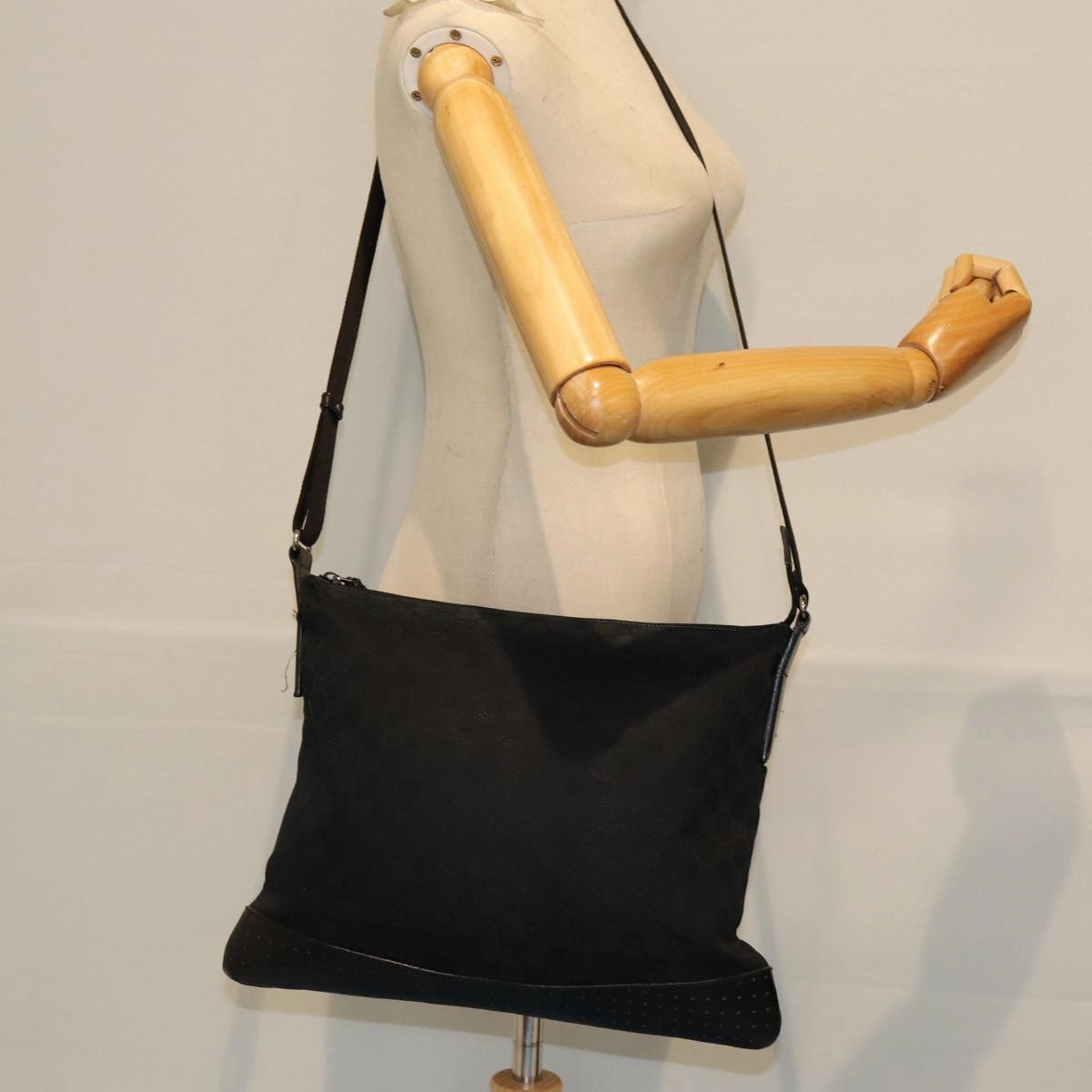 GUCCI GG Canvas Shoulder Bag Black 145856  74657