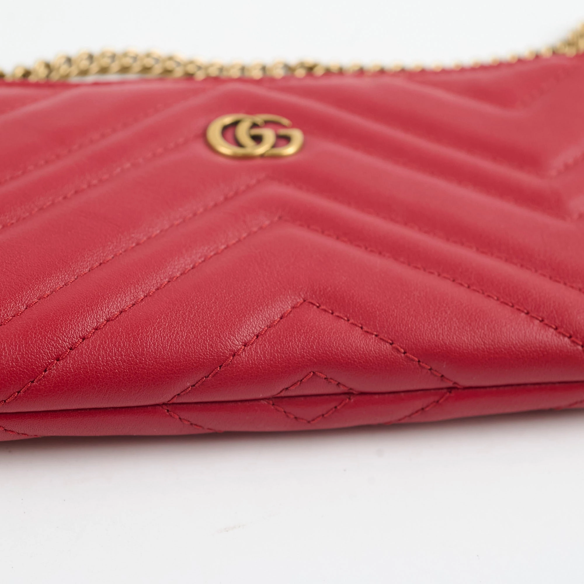 Gucci GG loge Pouch With Chain Red