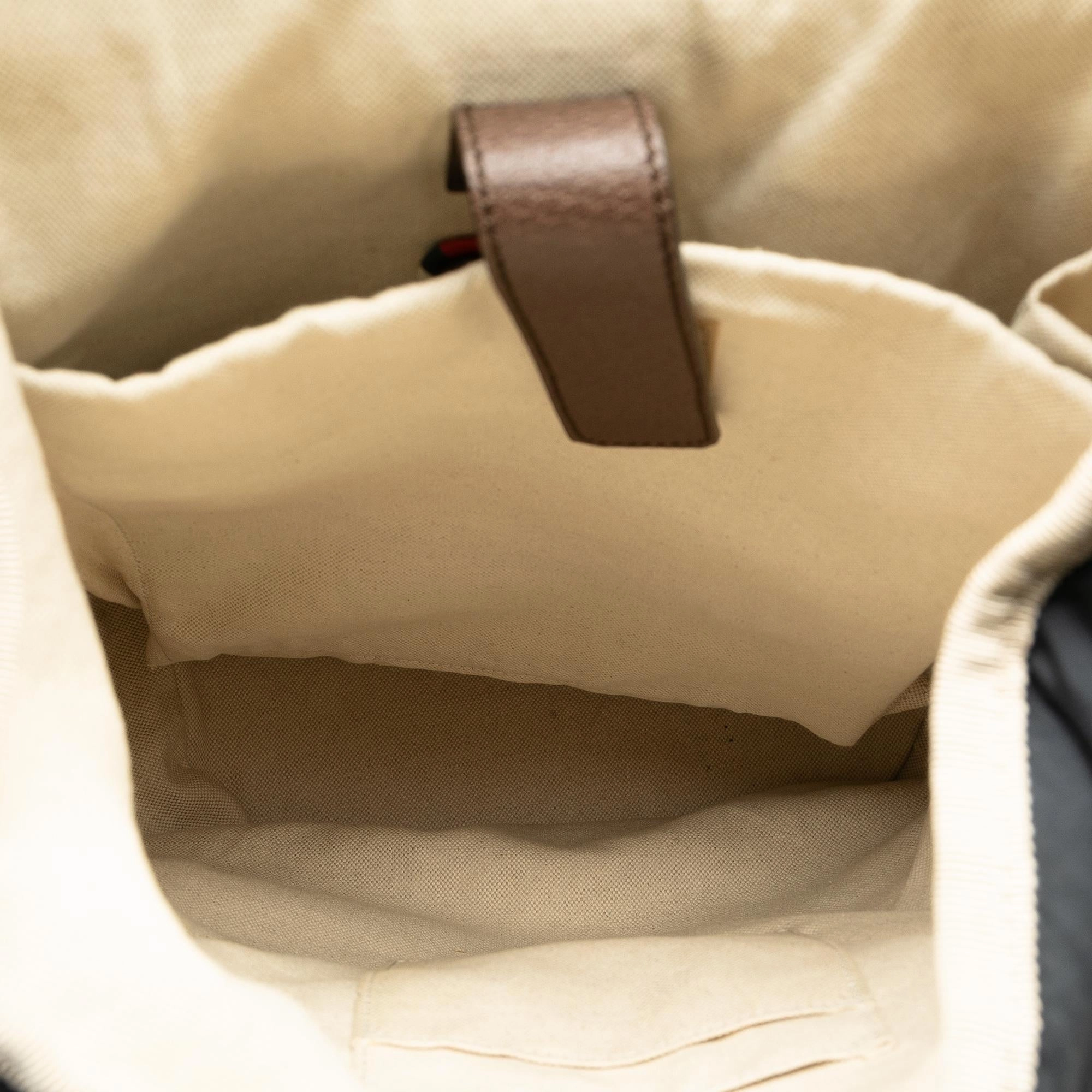 Gucci GG Supreme Courrier Backpack (SHG-v9EkNM)
