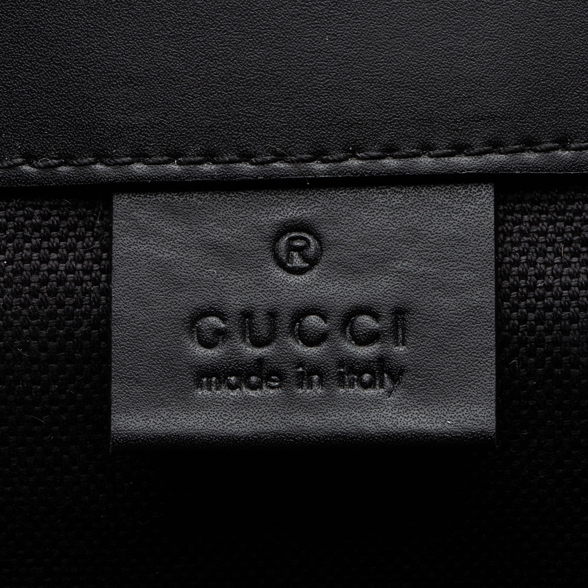 Gucci GG Supreme Medium Flap Backpack (SHF-FgH5FO)