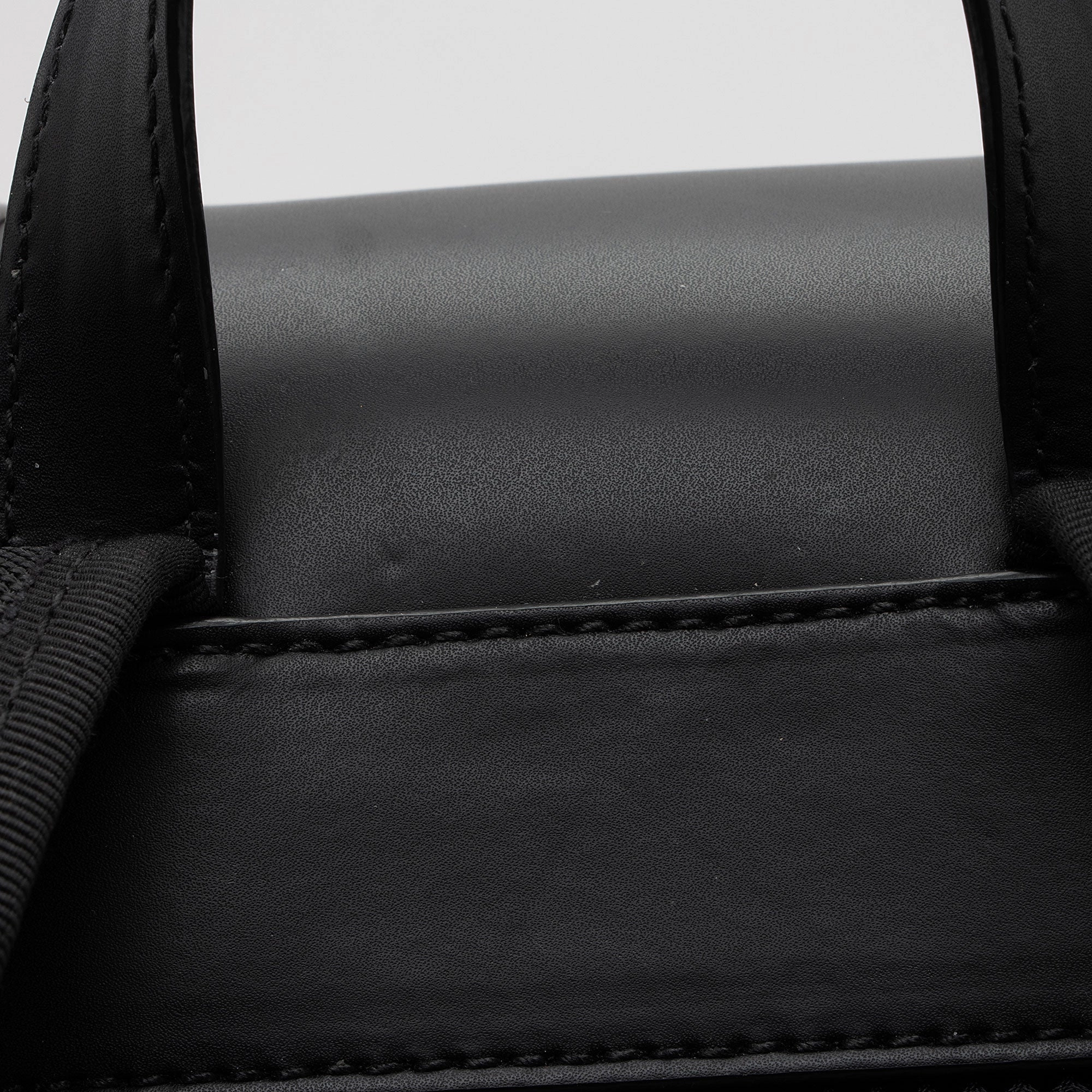Gucci GG Supreme Medium Flap Backpack (SHF-FgH5FO)