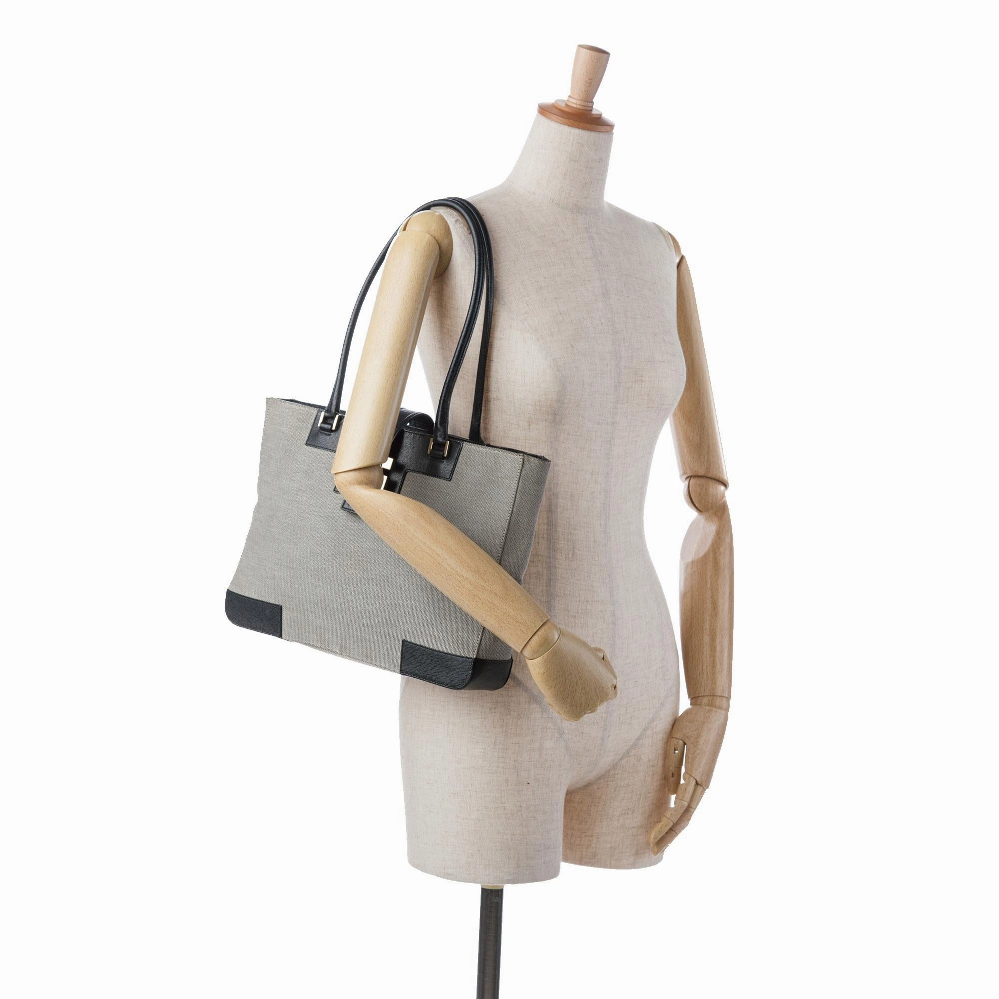 Gucci Square G Canvas Shoulder Bag (SHG-FHbYlb)