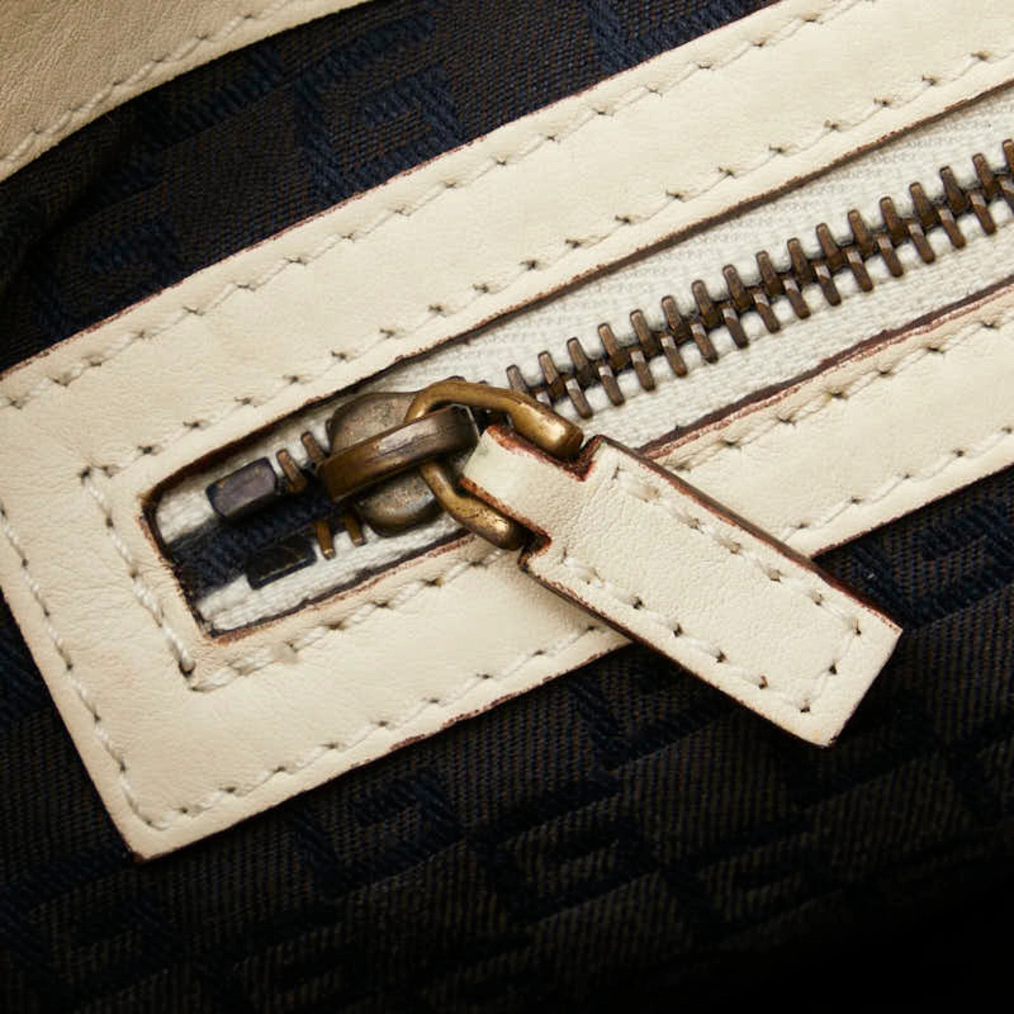 Gucci White Leather Shoulder Bag ()