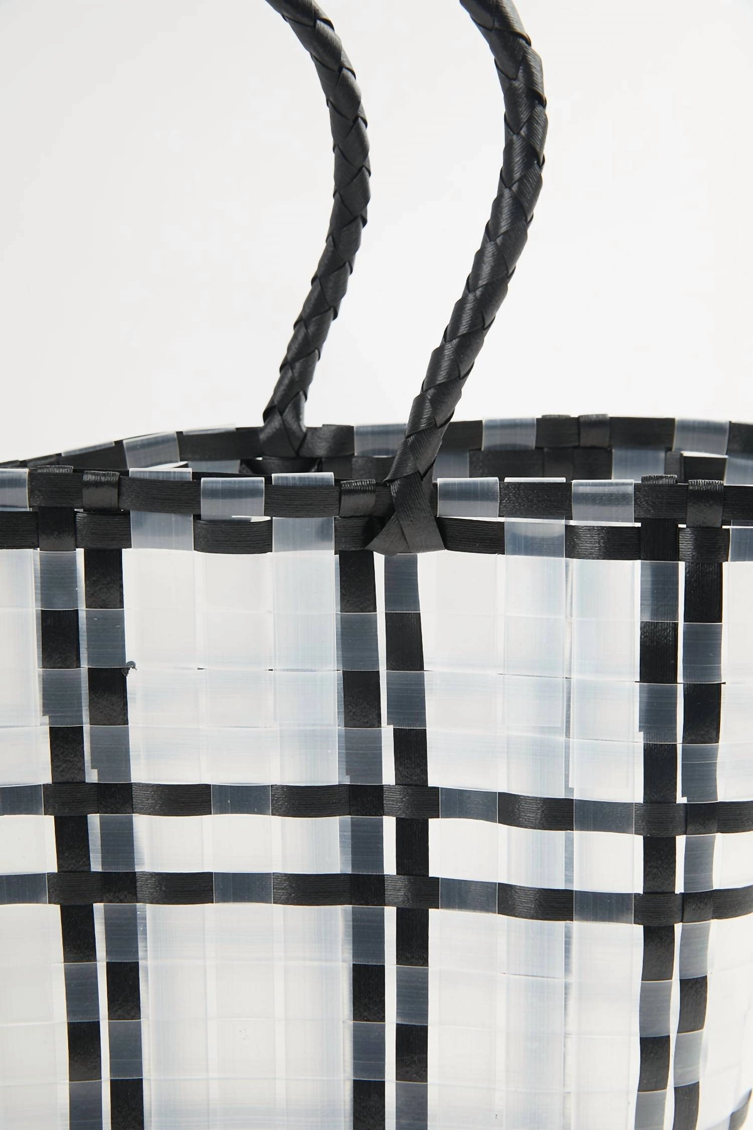 Hamptons Basket Tote In Black