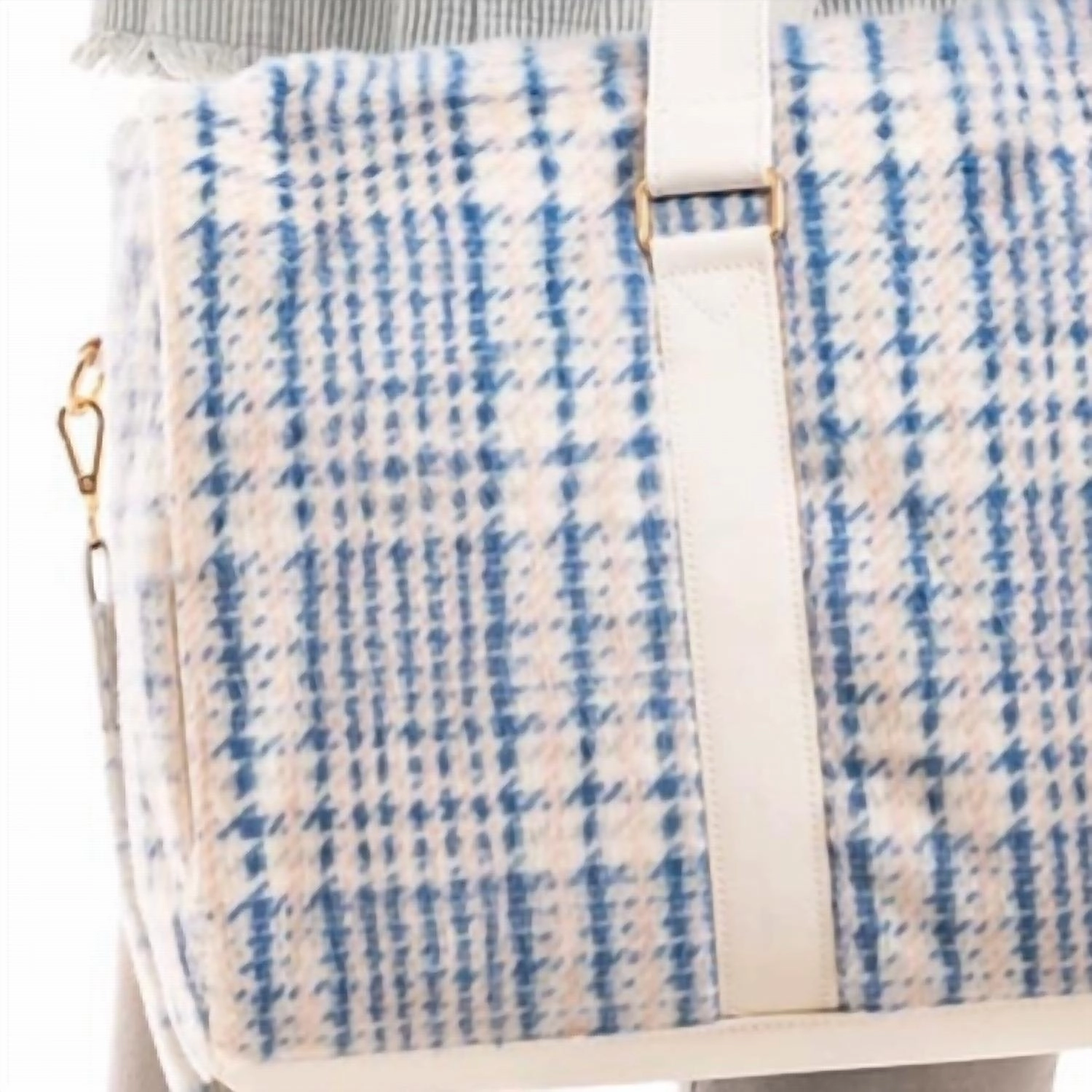 Houndstooth Faux Fur Weekender Bag In Blue White