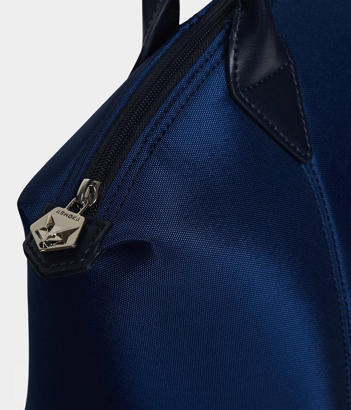 Journey Apple Skin & Recycled Nylon Weekend Bag | Navy Blue
