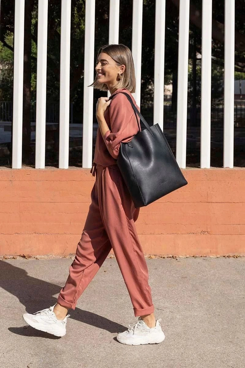 Lite Vegan Leather Everyday Tote Bag | Black