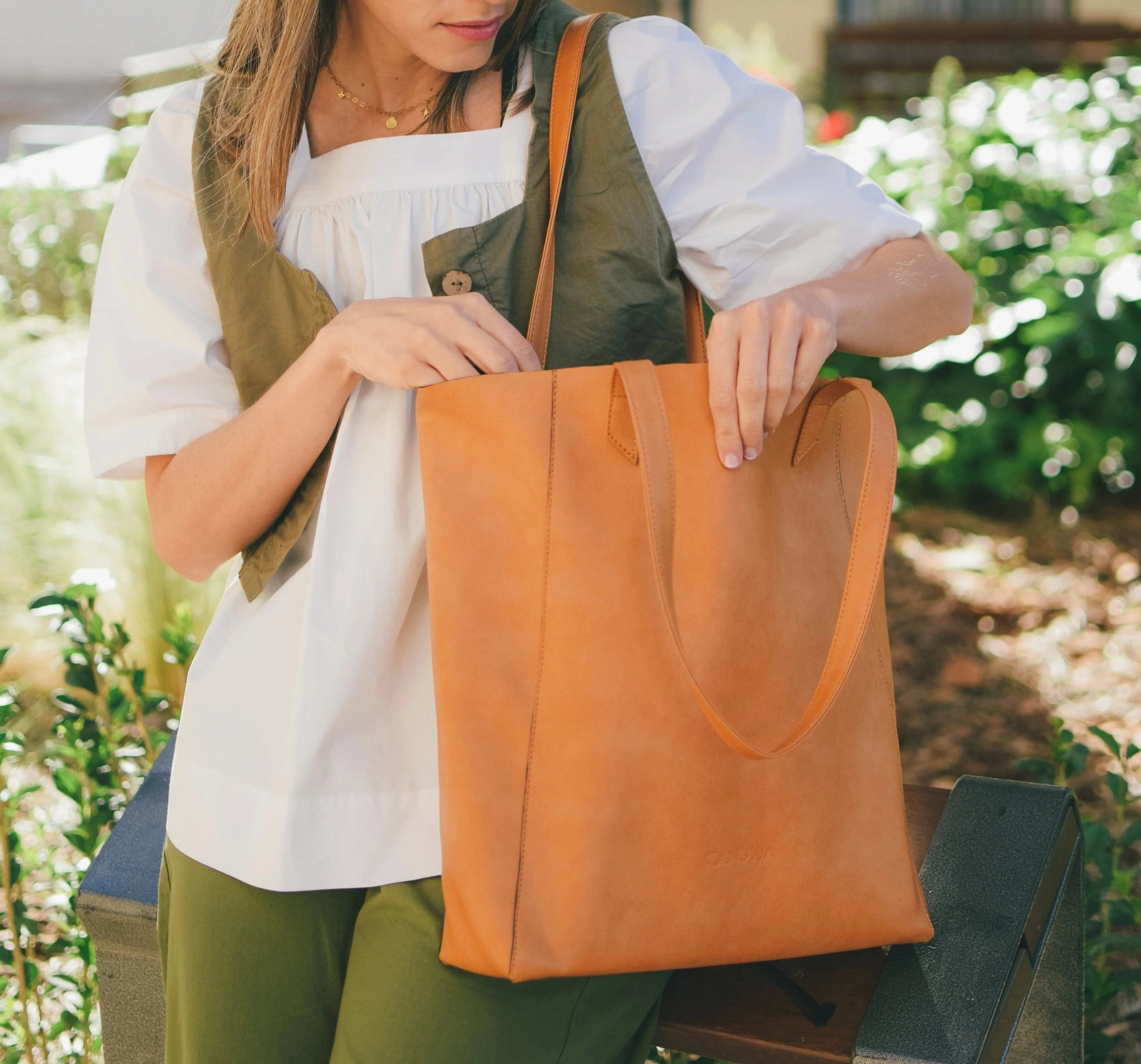 Lite Vegan Leather Everyday Tote Bag | Camel