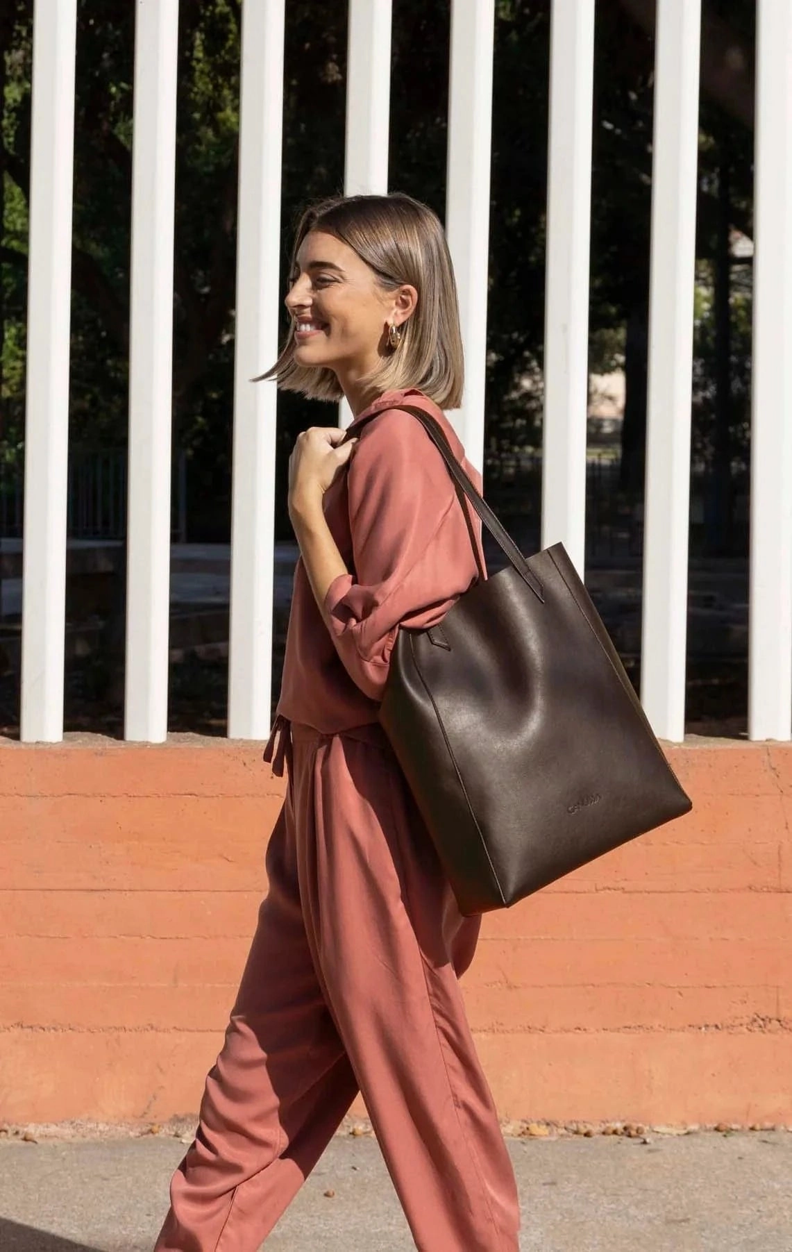 Lite Vegan Leather Everyday Tote Bag | Chocolate