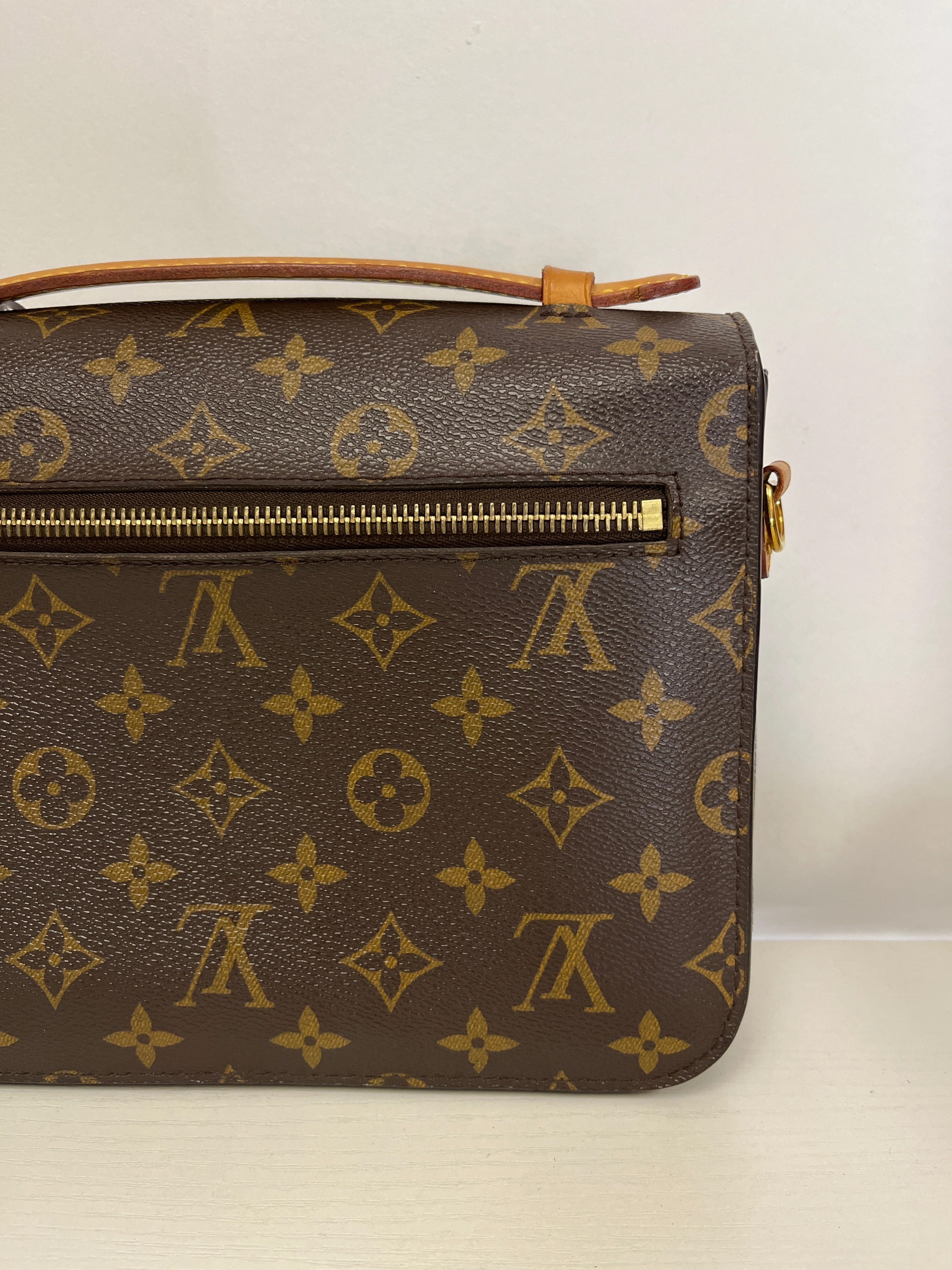 Louis Vuitton Brown Monogram Canvas Metis Shoulder Bag B18-6