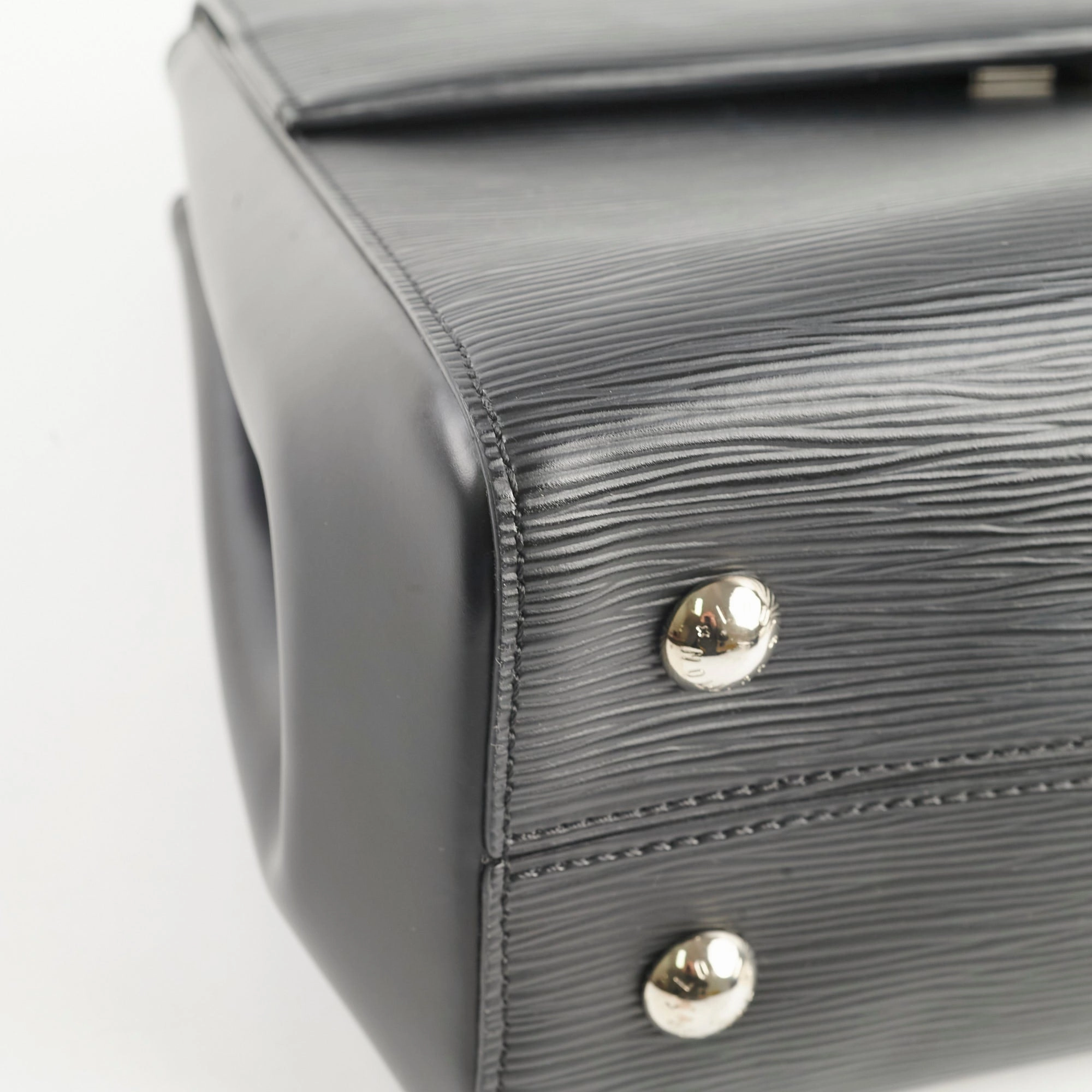 Louis Vuitton Cluny MM Epi Black Shoulder Bag