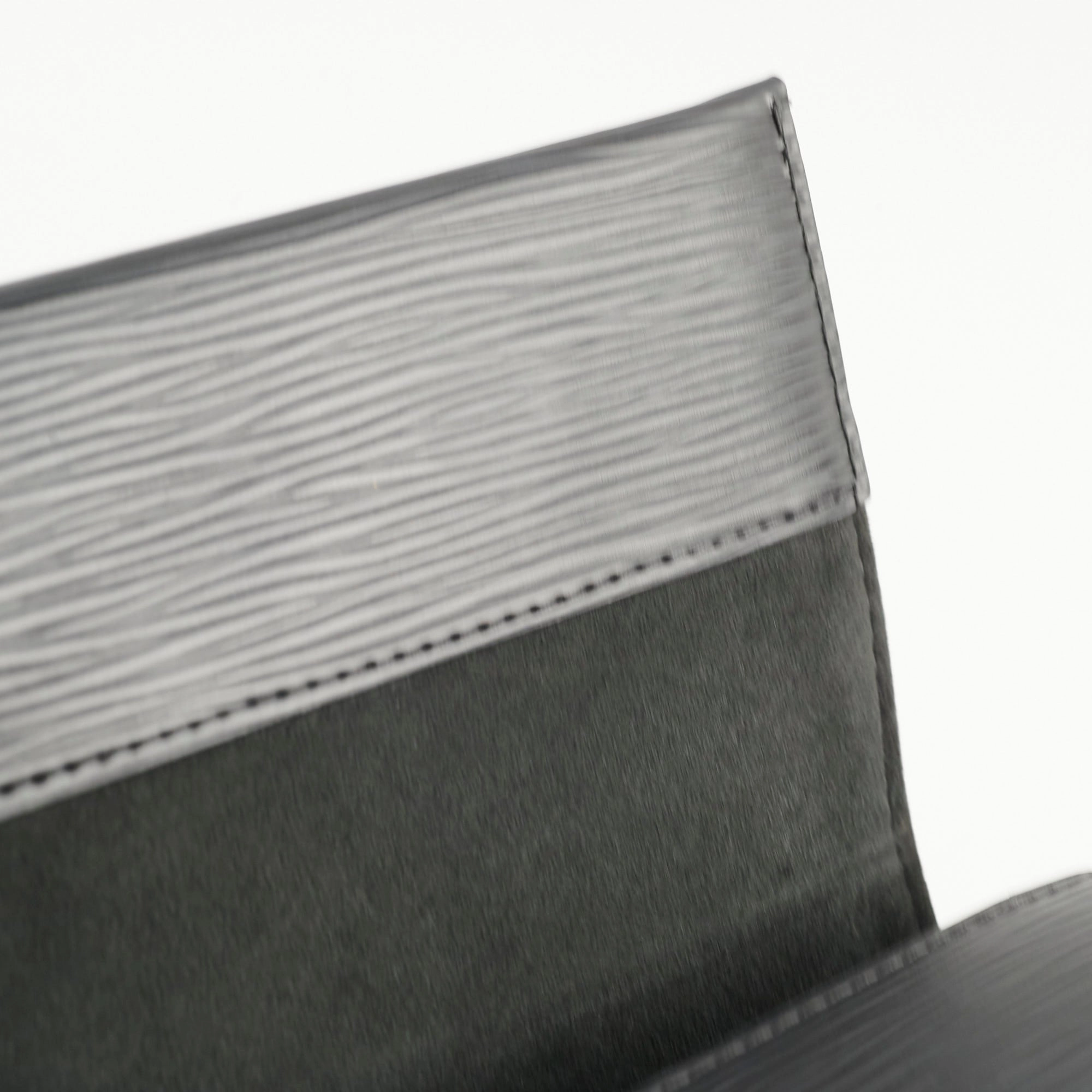 Louis Vuitton Cluny MM Epi Black Shoulder Bag