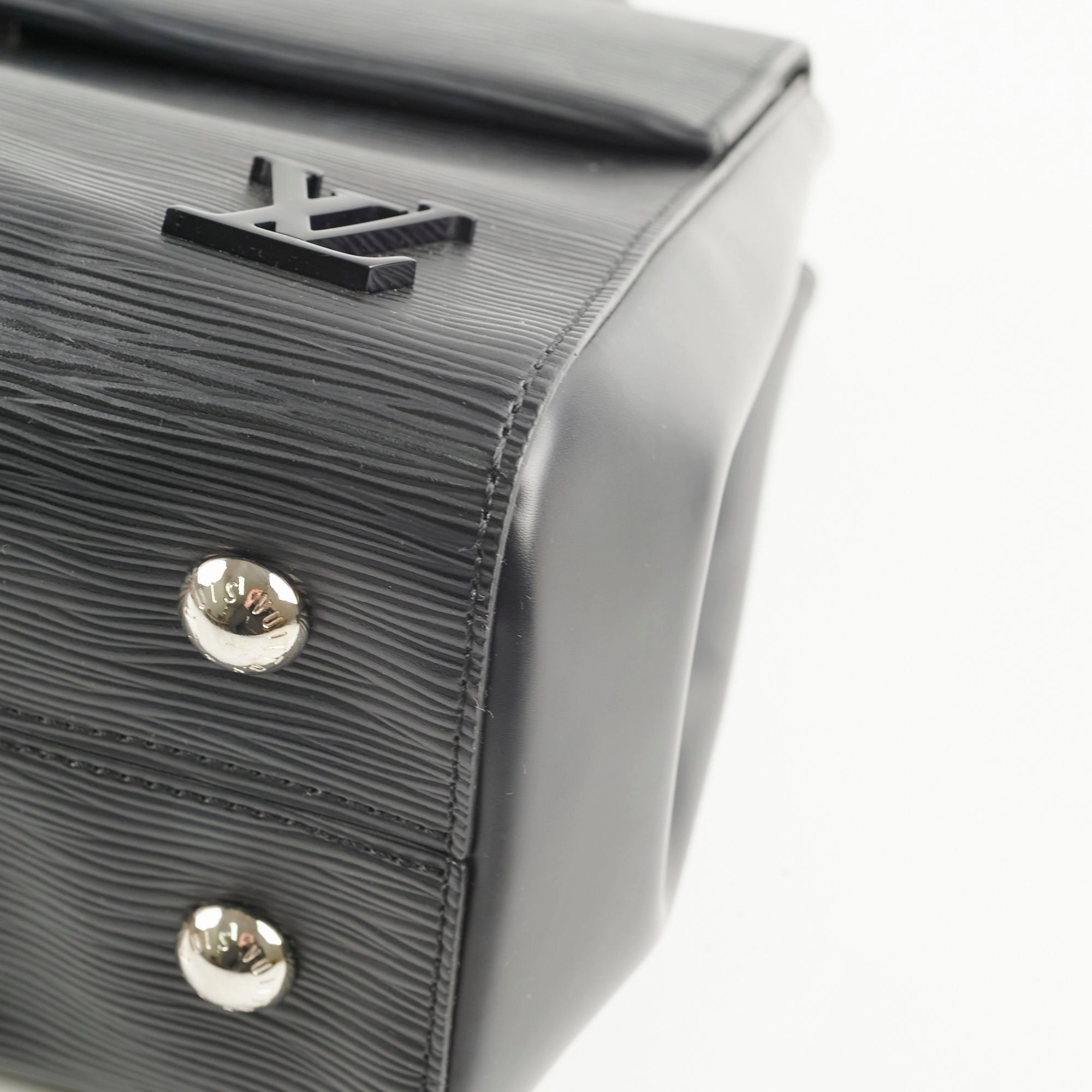 Louis Vuitton Cluny MM Epi Black Shoulder Bag