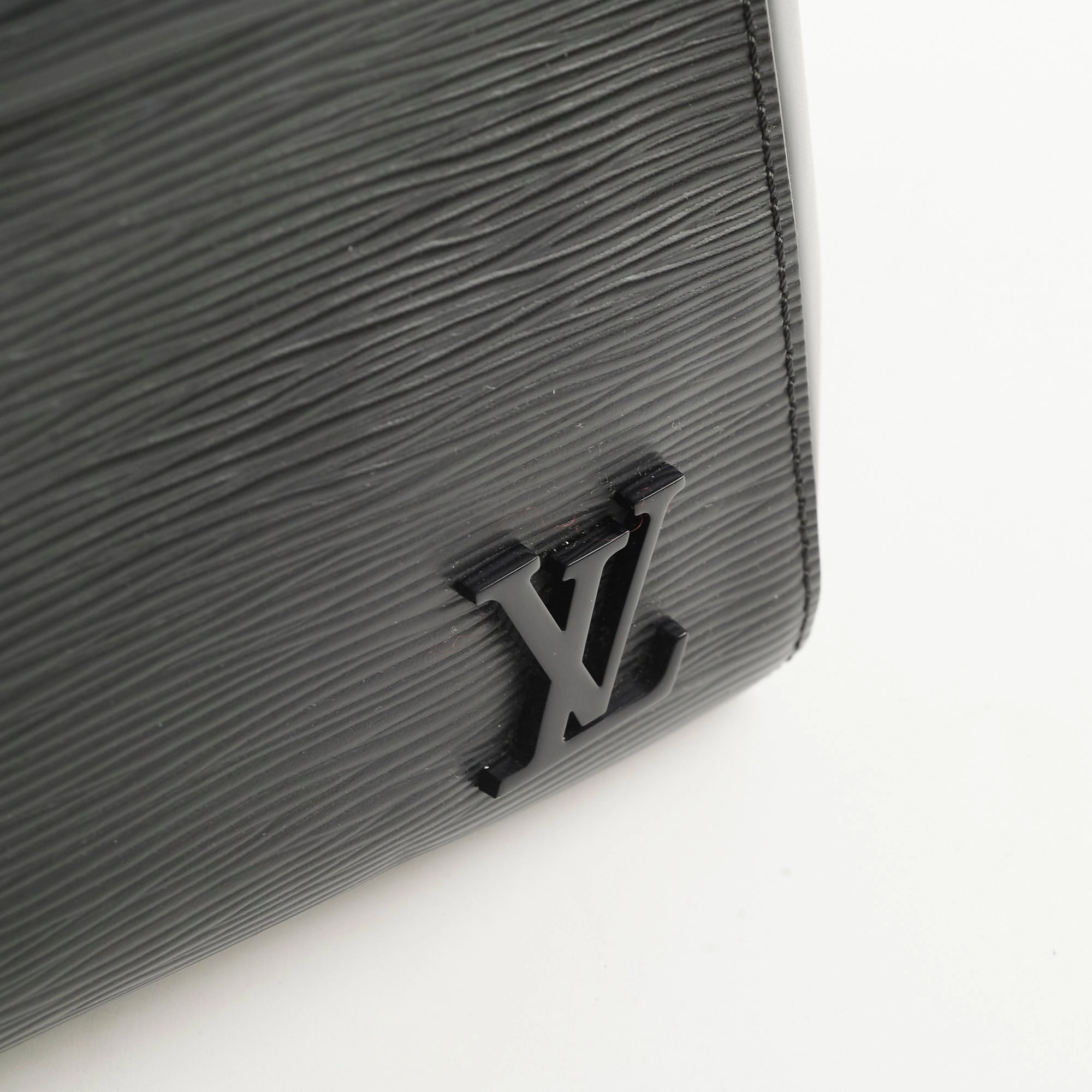 Louis Vuitton Cluny MM Epi Black Shoulder Bag