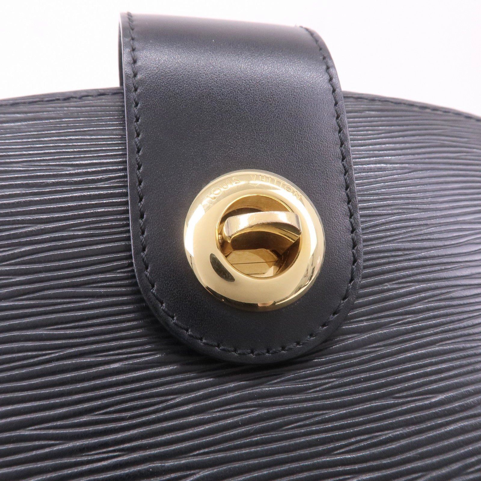 Louis Vuitton Epi Cluny Shoulder Bag Black Noir M52252