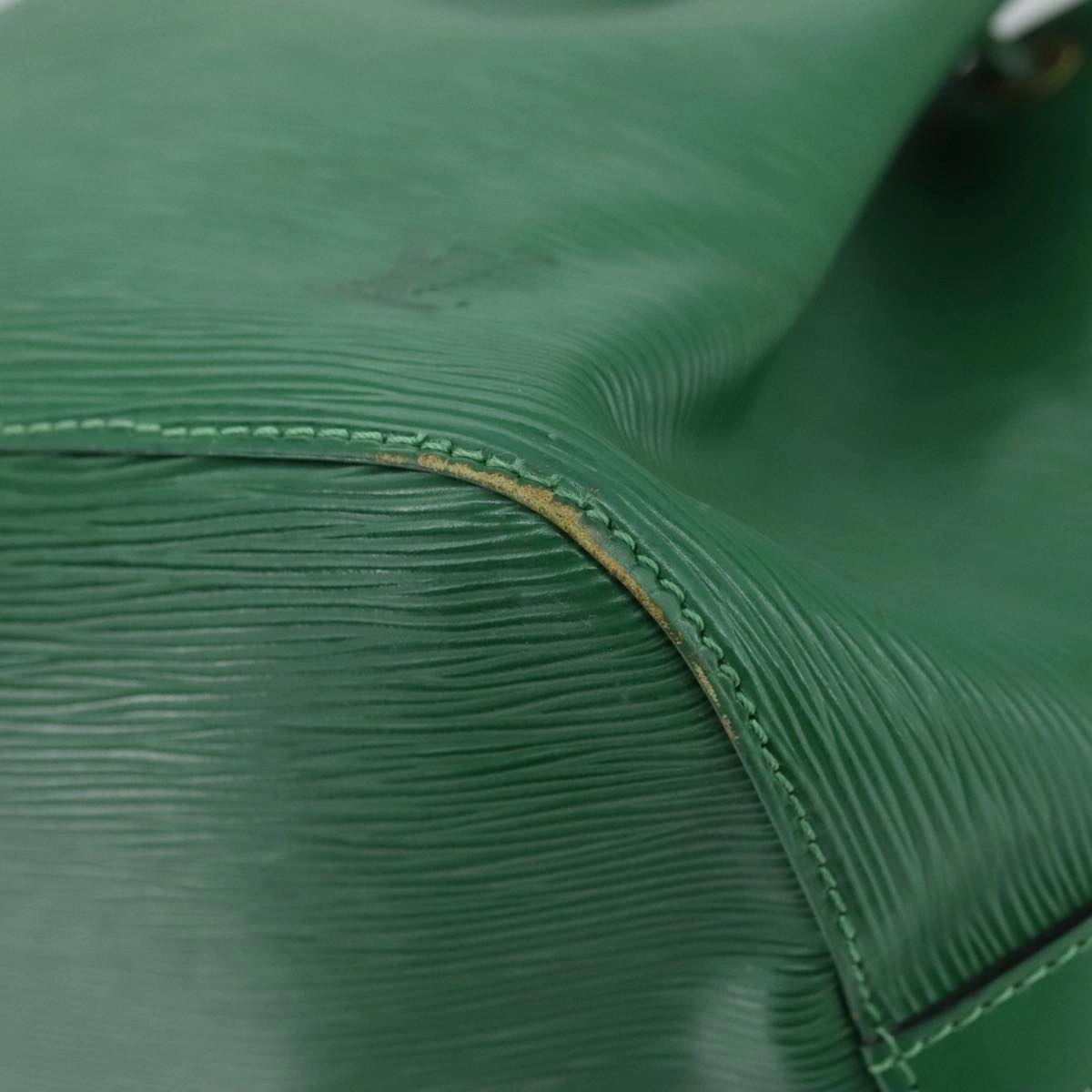 LOUIS VUITTON Epi Petit Noe Shoulder Bag Green M44102 LV 104433