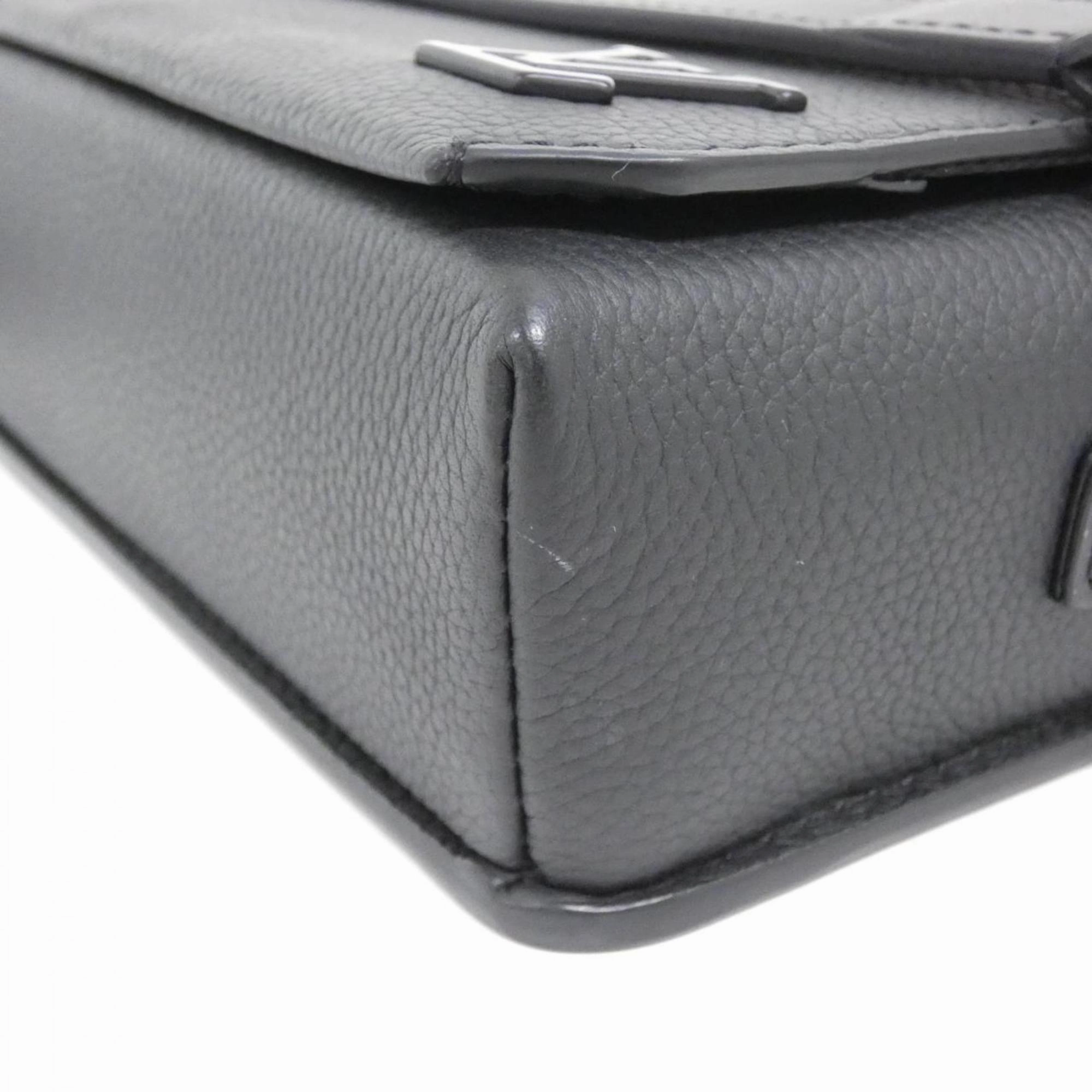 Louis Vuitton Leather Shoulder Bag (Pre-Owned)