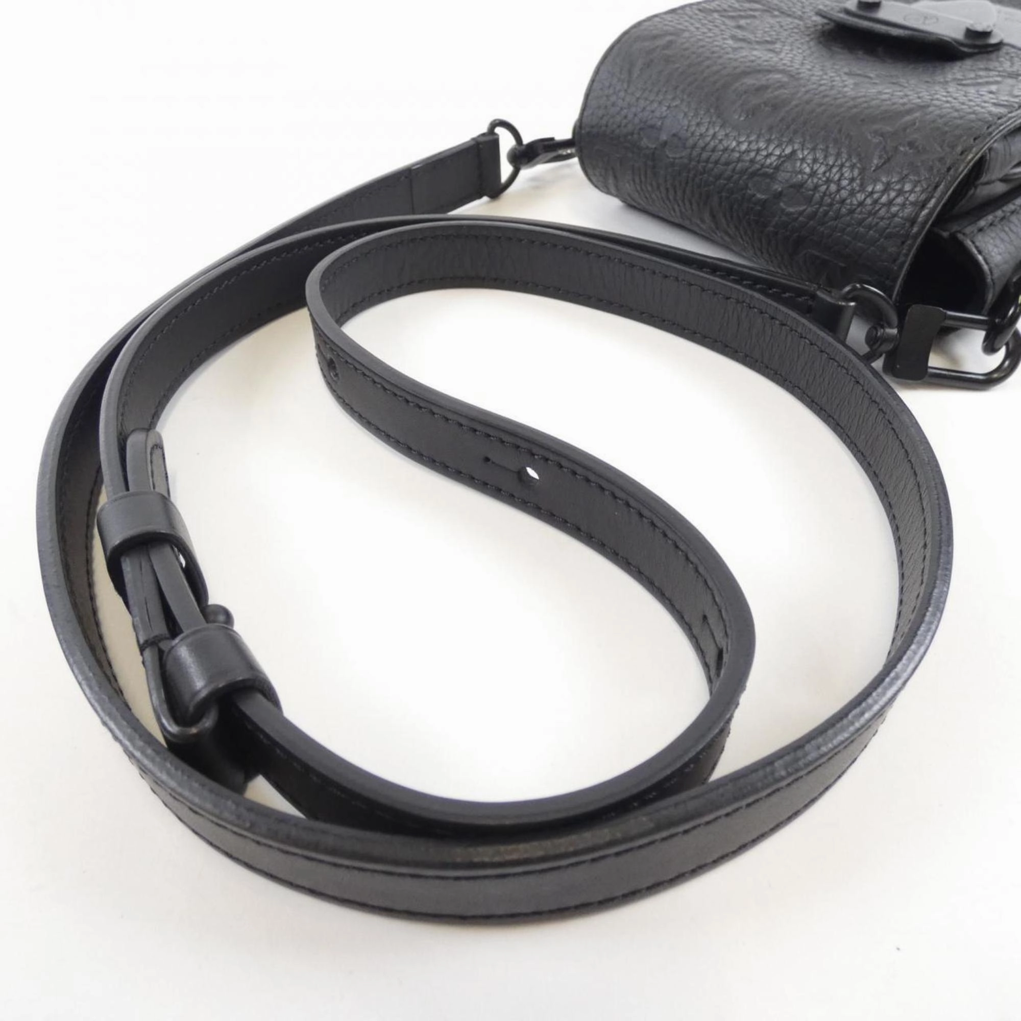 Louis Vuitton Leather Shoulder Bag (Pre-Owned)