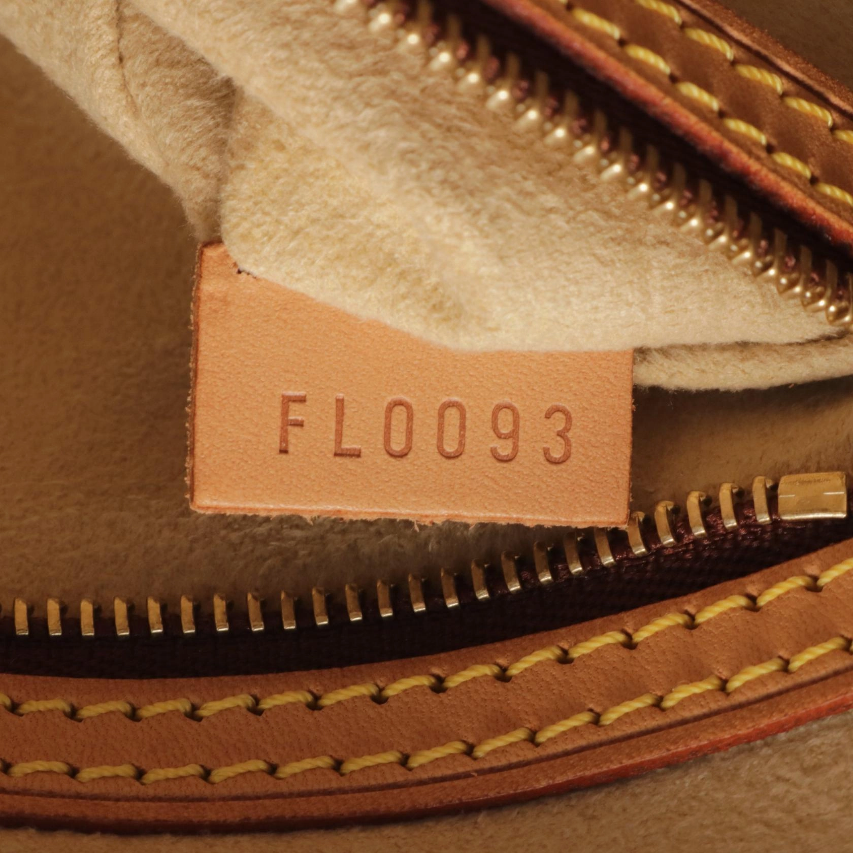 Louis Vuitton Looping MM Monogram Shoulder Bag
