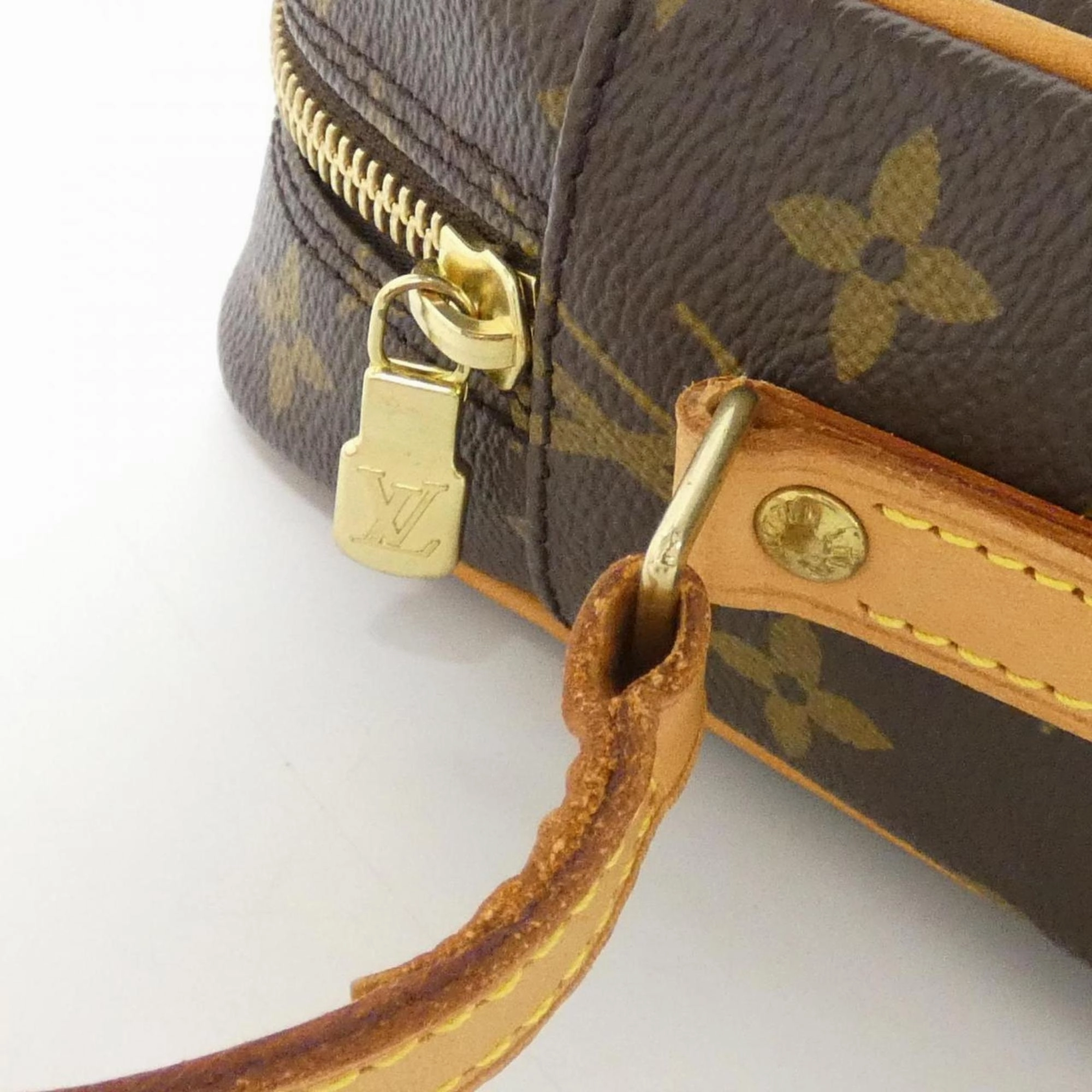 Louis Vuitton Marron Monogram Monogram Shoulder Bag (Pre-Owned)
