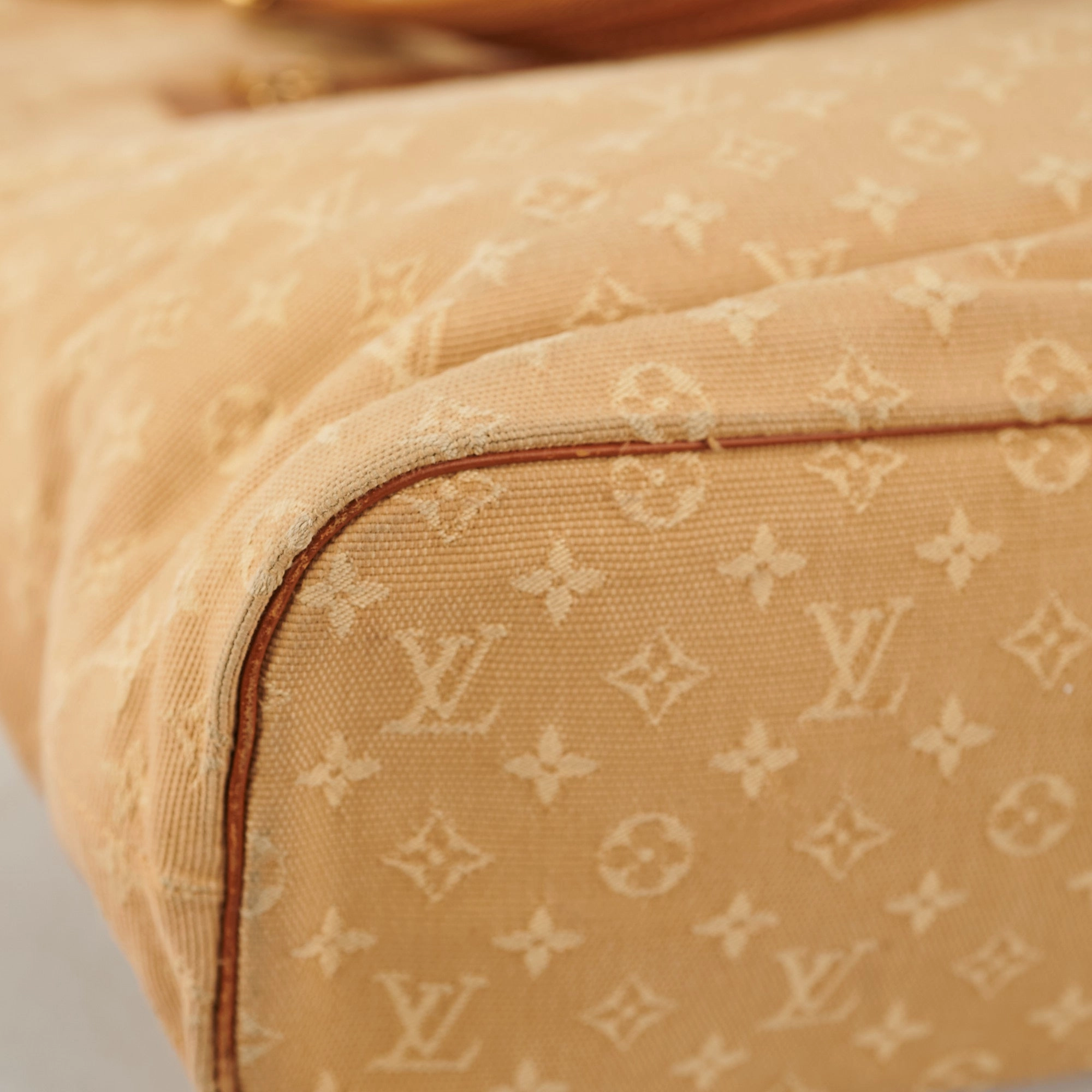 Louis Vuitton Mini Lin Lucille Beige