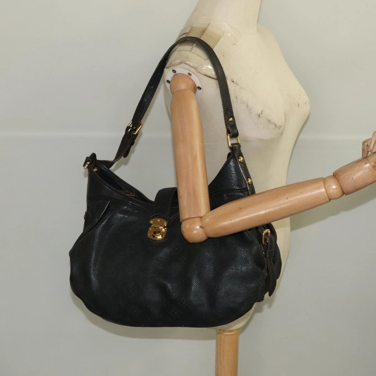 LOUIS VUITTON Monogram Mahina XS Shoulder Bag Black M95660 LV 104802