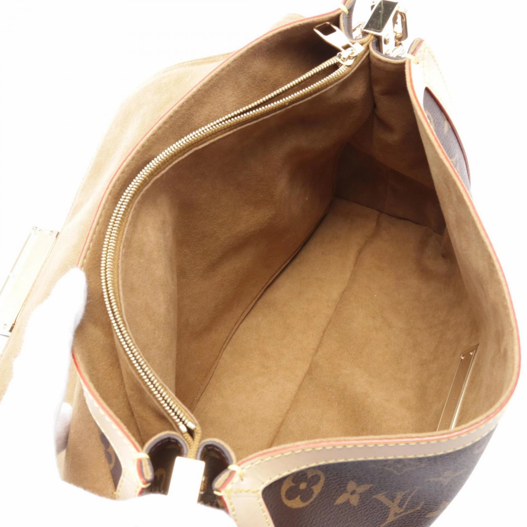 Louis Vuitton Monogram Monogram Shoulder Bag (Pre-Owned)