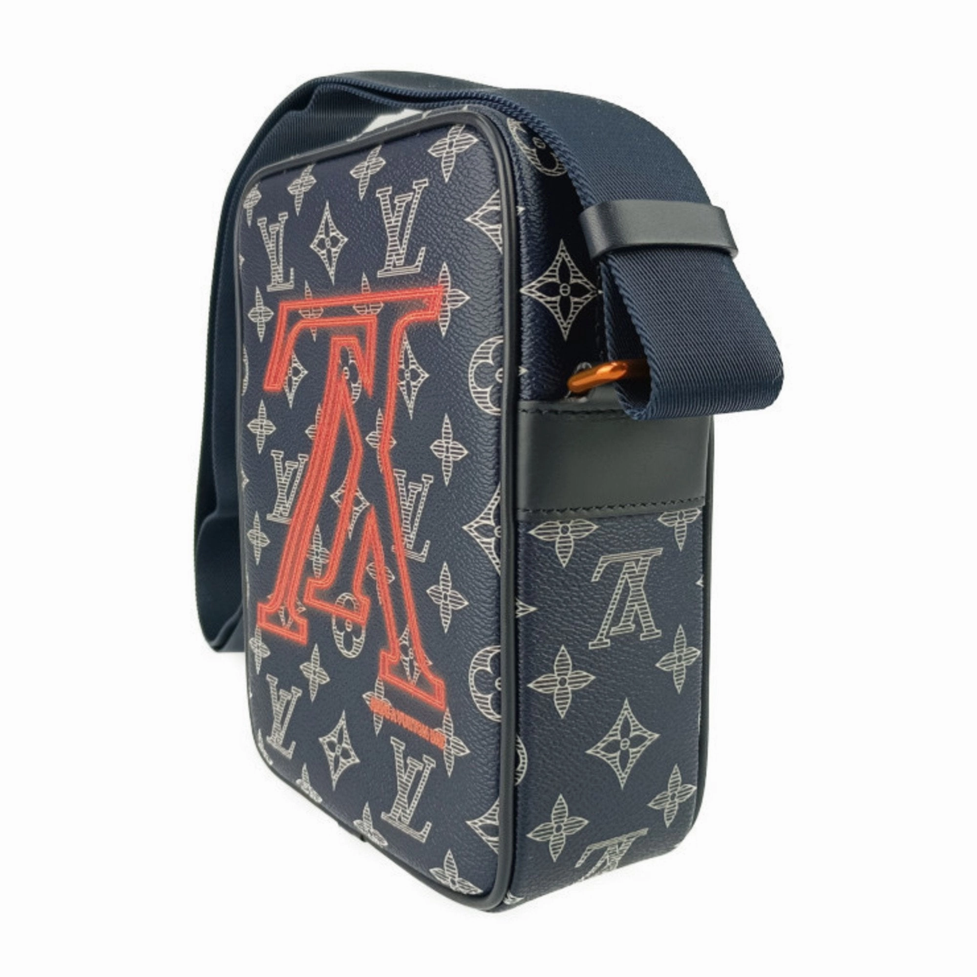 Louis Vuitton Monogram Navy Monogram Leather Pochette Shoulder Bag (Pre-Owned)