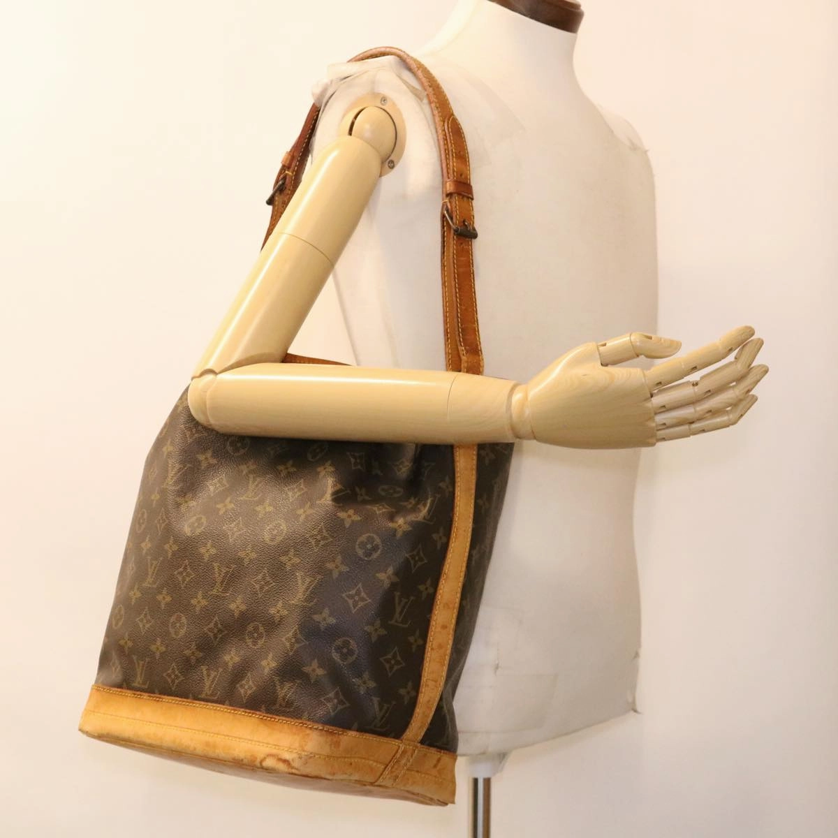 LOUIS VUITTON Monogram Noe Shoulder Bag M42224 LV 38967