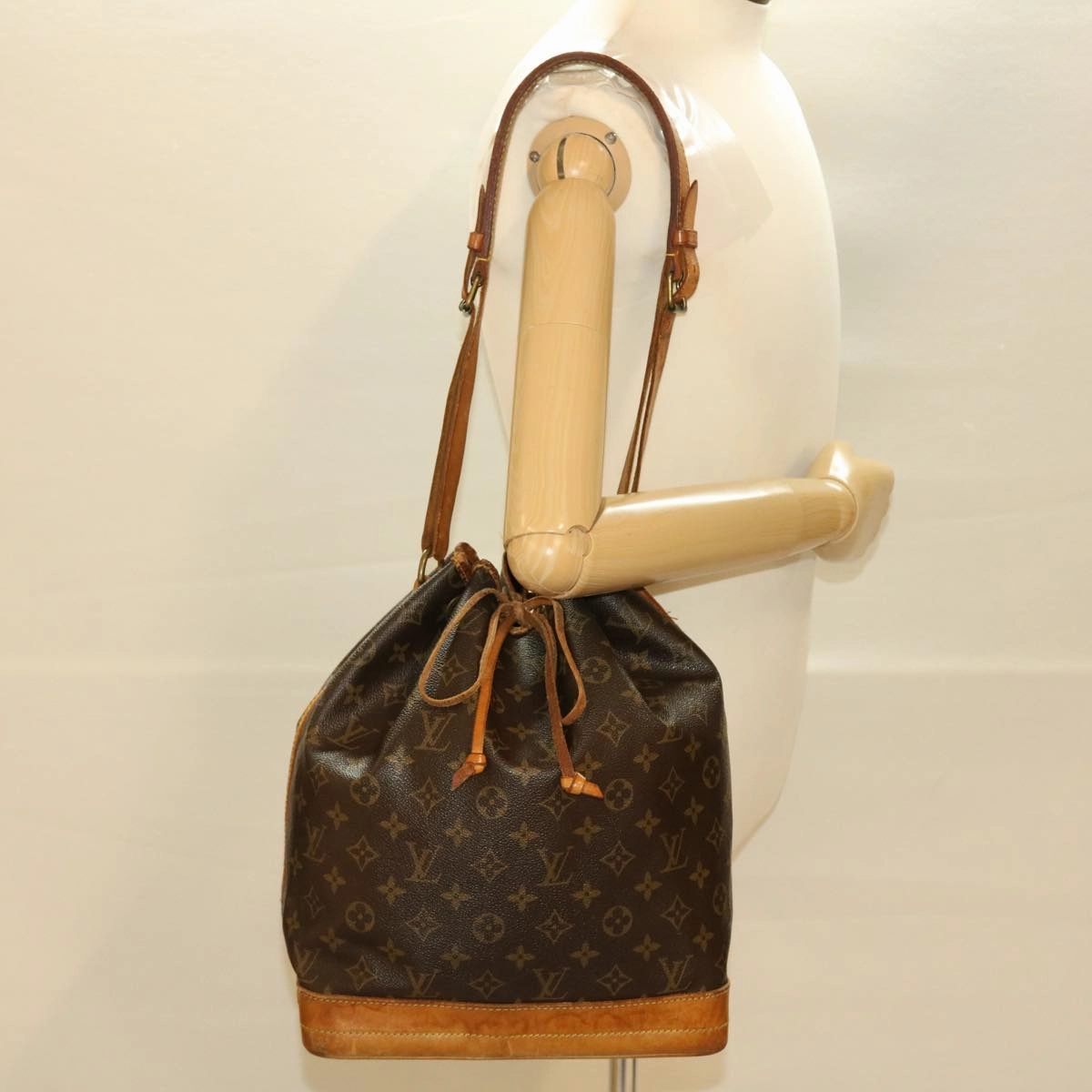 LOUIS VUITTON Monogram Noe Shoulder Bag M42224 LV bs4836