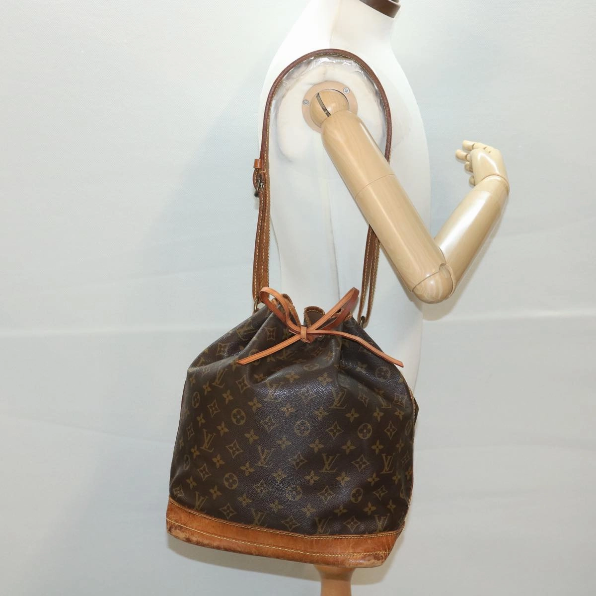 LOUIS VUITTON Monogram Noe Shoulder Bag M42224 LV rd4654