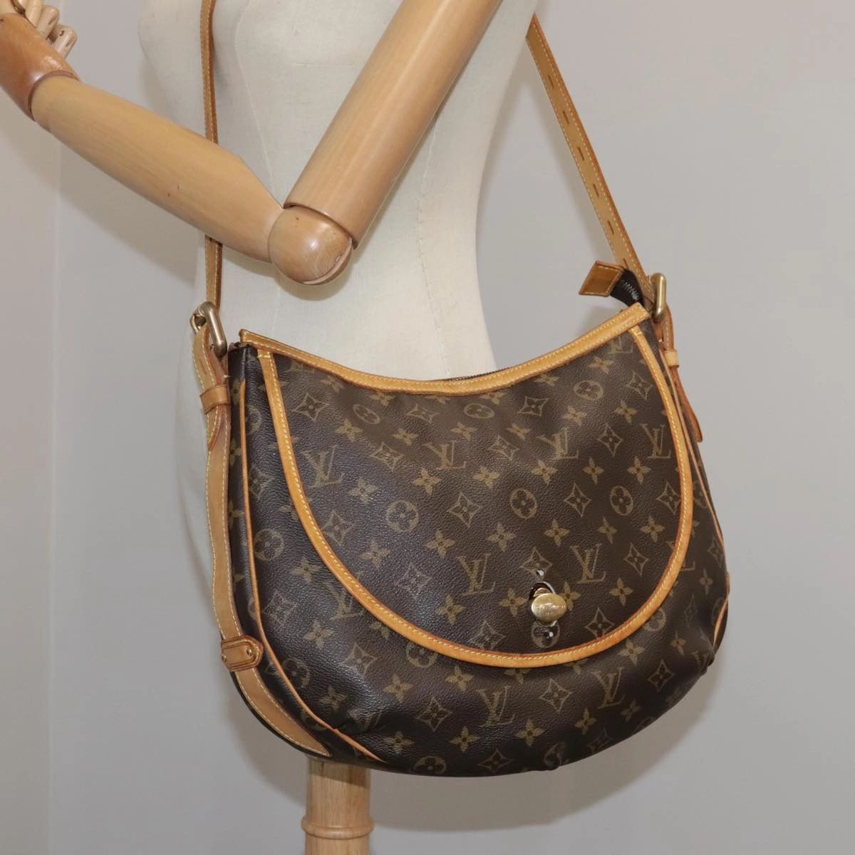 LOUIS VUITTON Monogram Tolum GM Shoulder Bag M40075 LV 104442