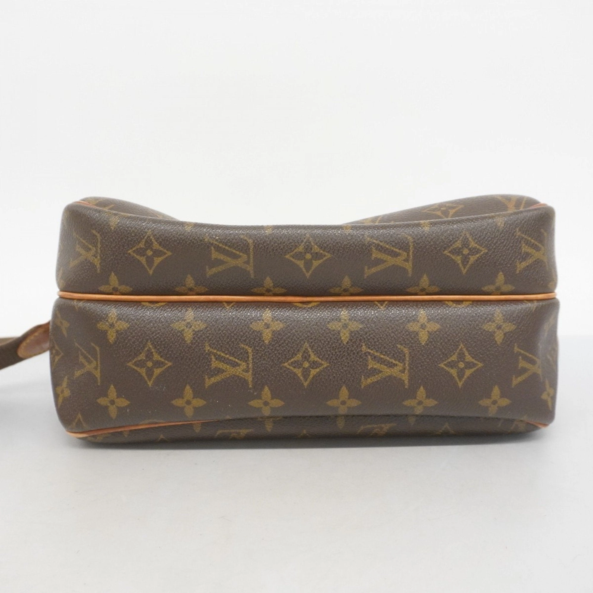 Louis Vuitton Shoulder Bag (Pre-Owned)