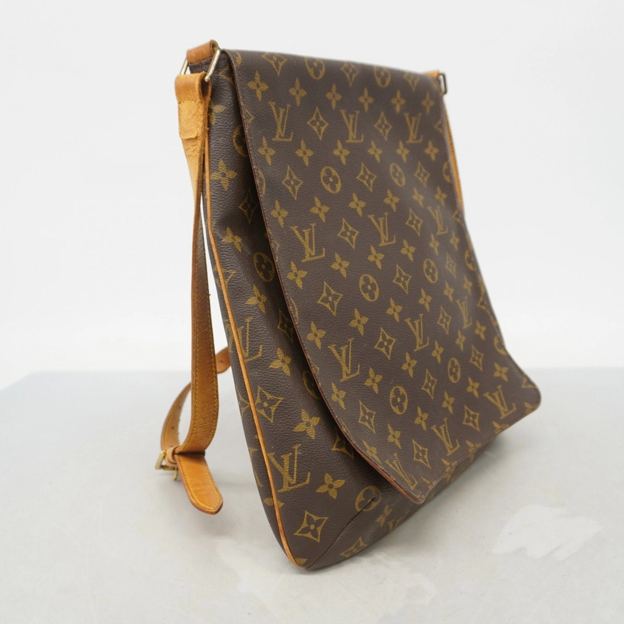 Louis Vuitton Shoulder Bag (Pre-Owned)