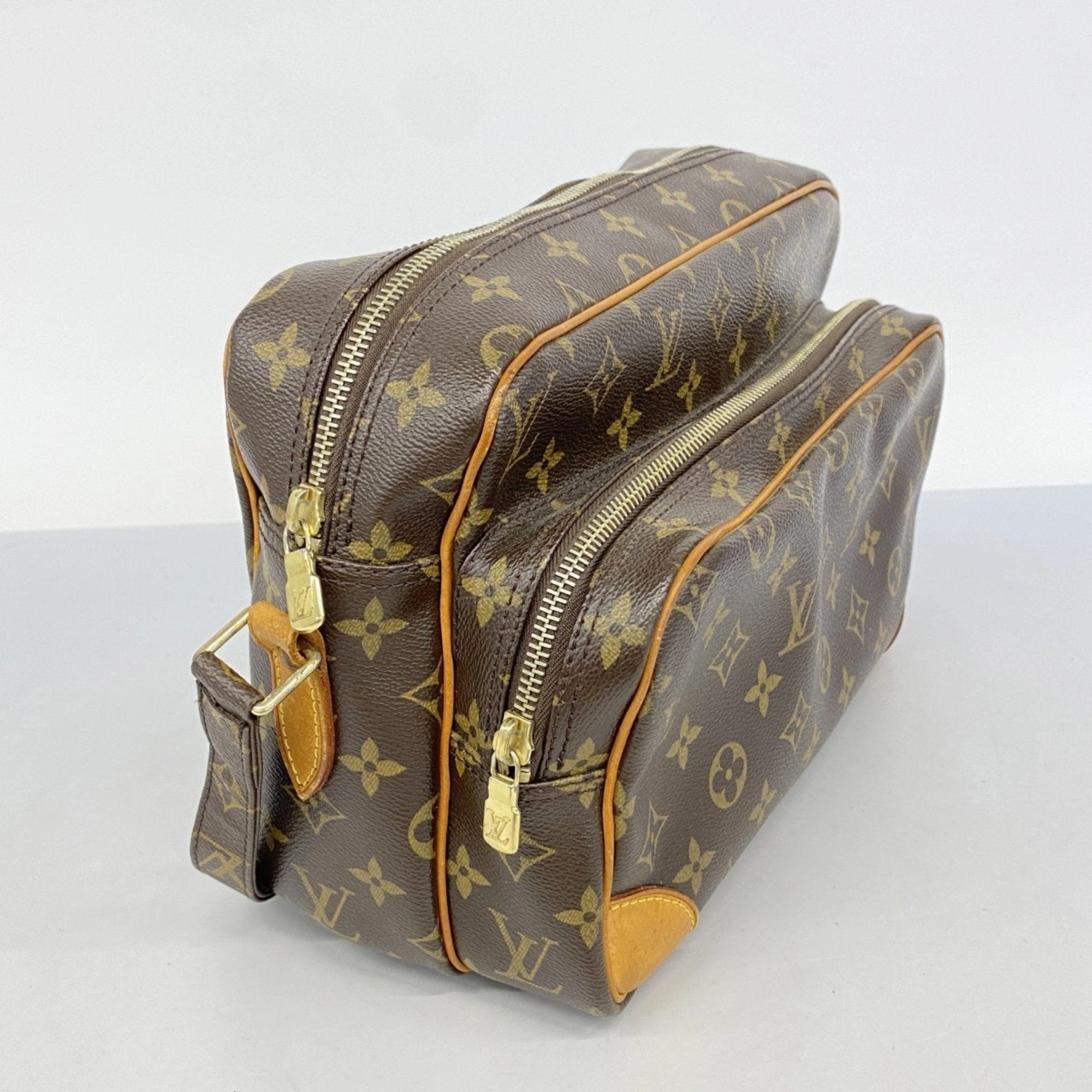 Louis Vuitton Shoulder Bag (Pre-Owned)