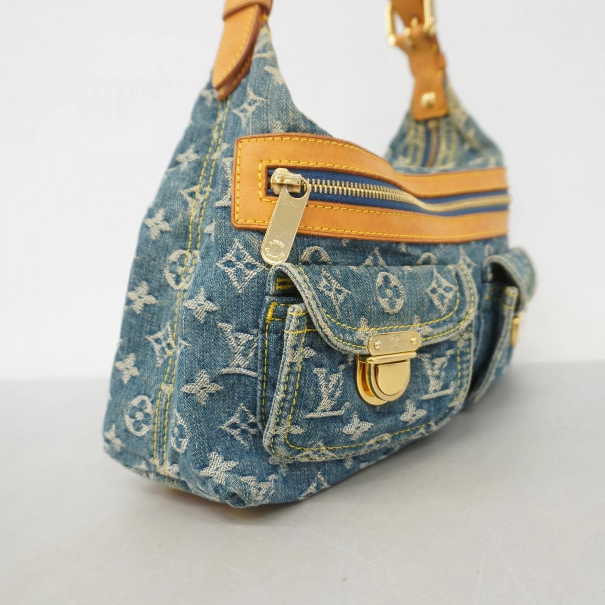 Louis Vuitton Shoulder Bag (Pre-Owned)
