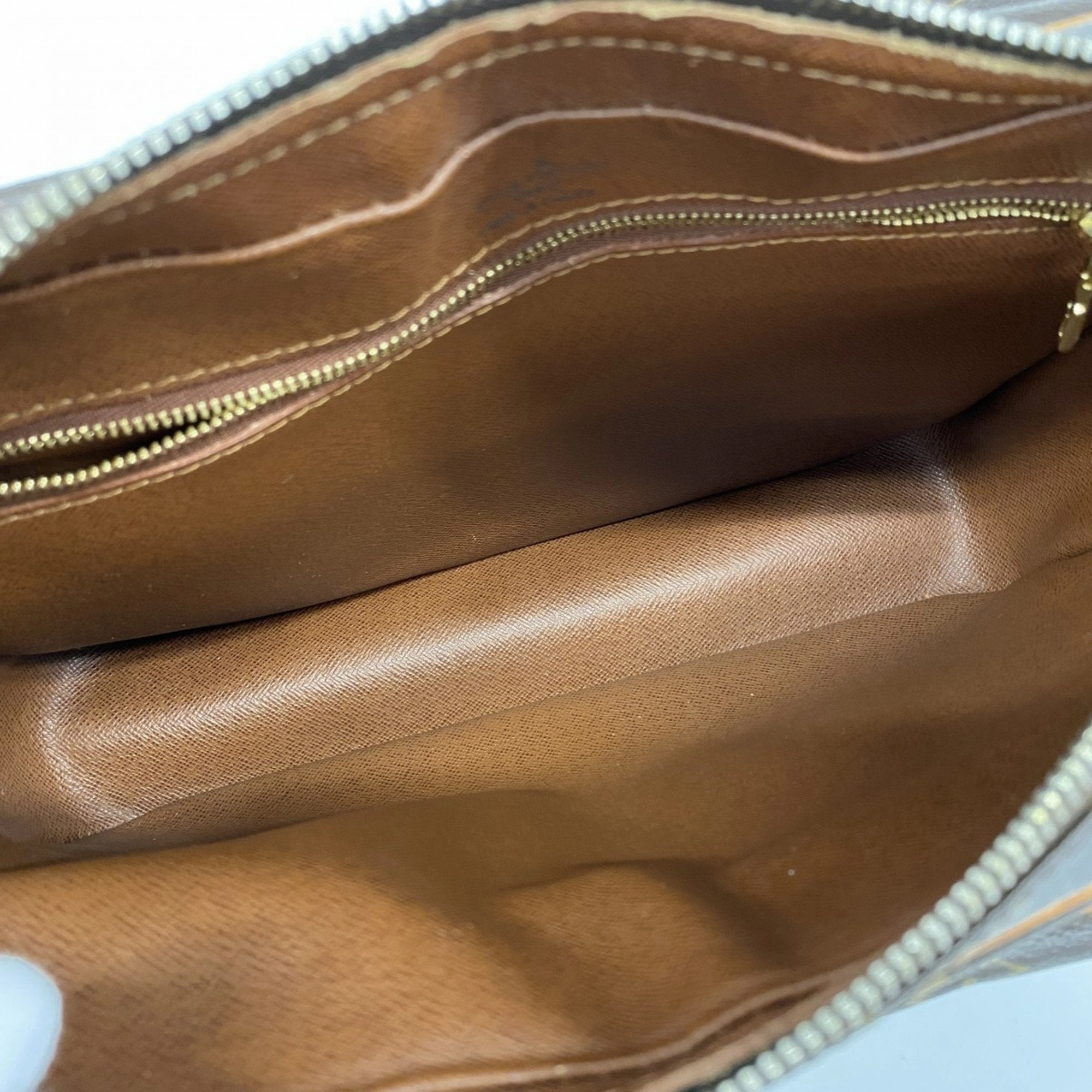 Louis Vuitton Shoulder Bag (Pre-Owned)