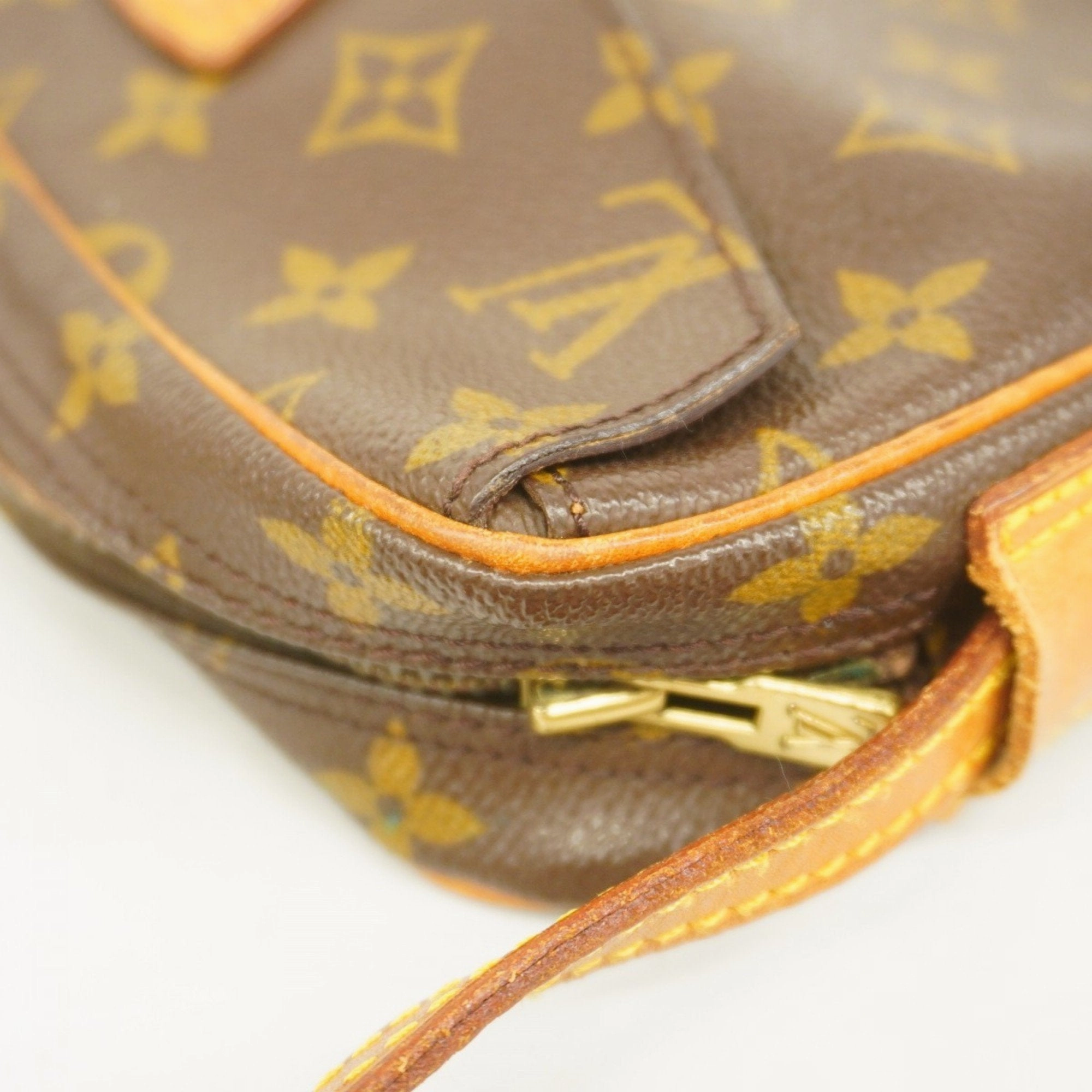 Louis Vuitton Shoulder Bag (Pre-Owned)