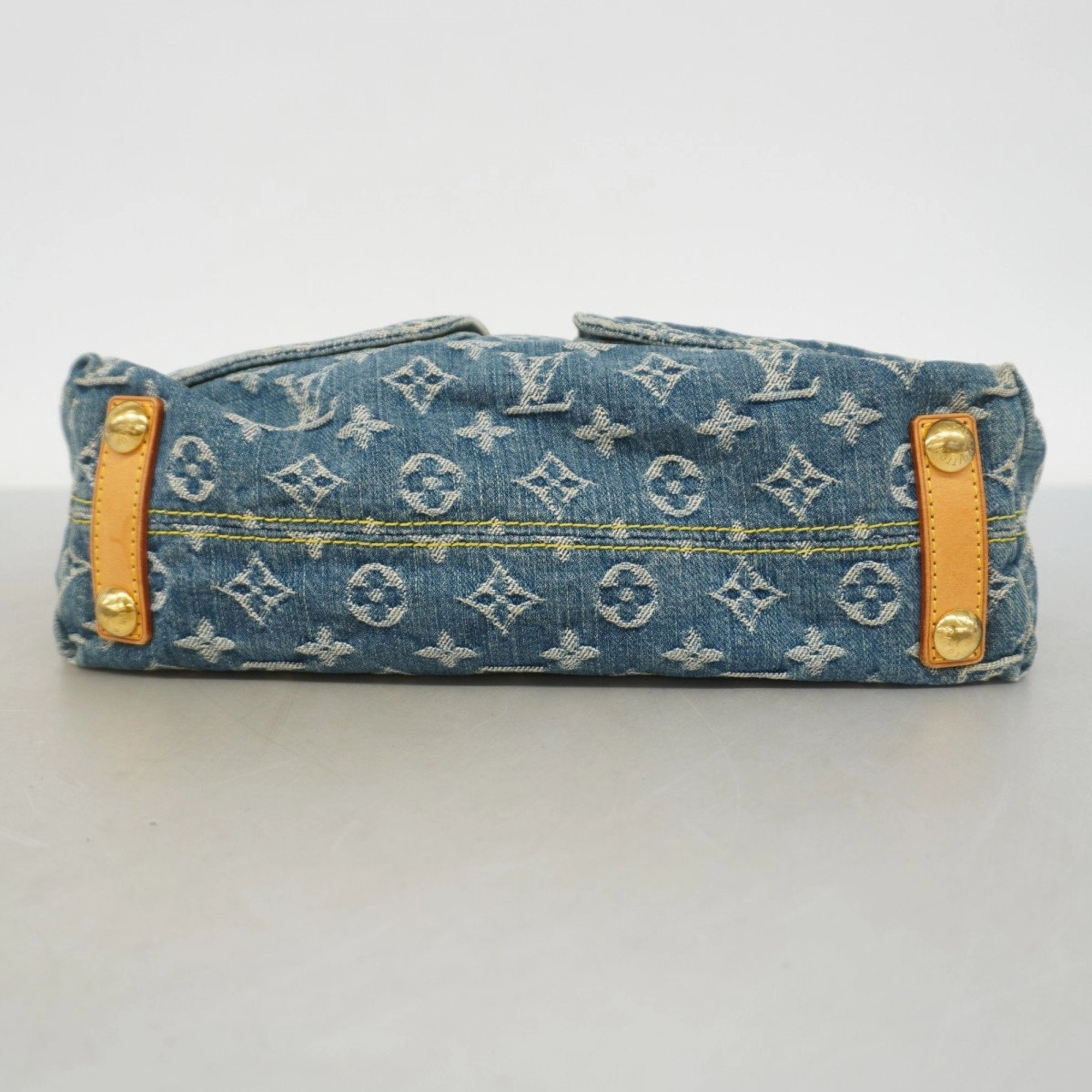 Louis Vuitton Shoulder Bag (Pre-Owned)