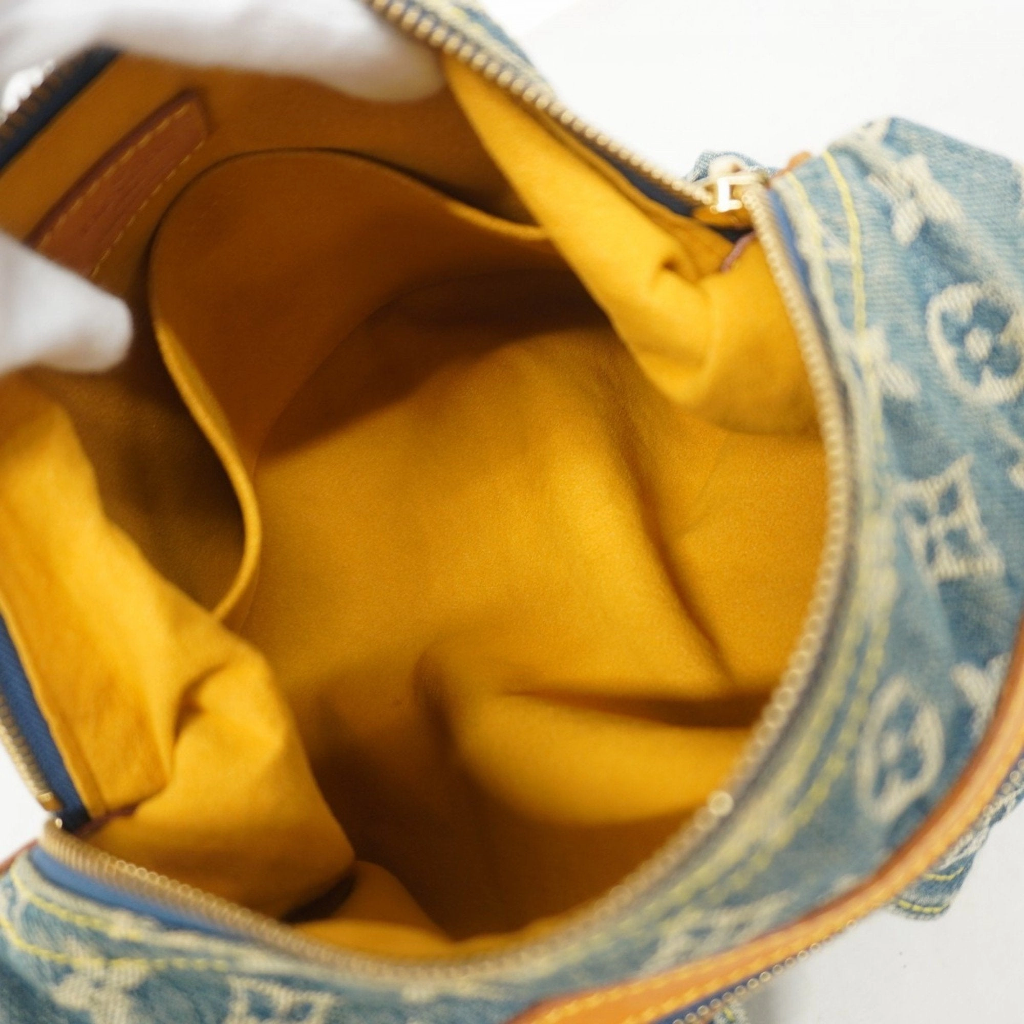 Louis Vuitton Shoulder Bag (Pre-Owned)